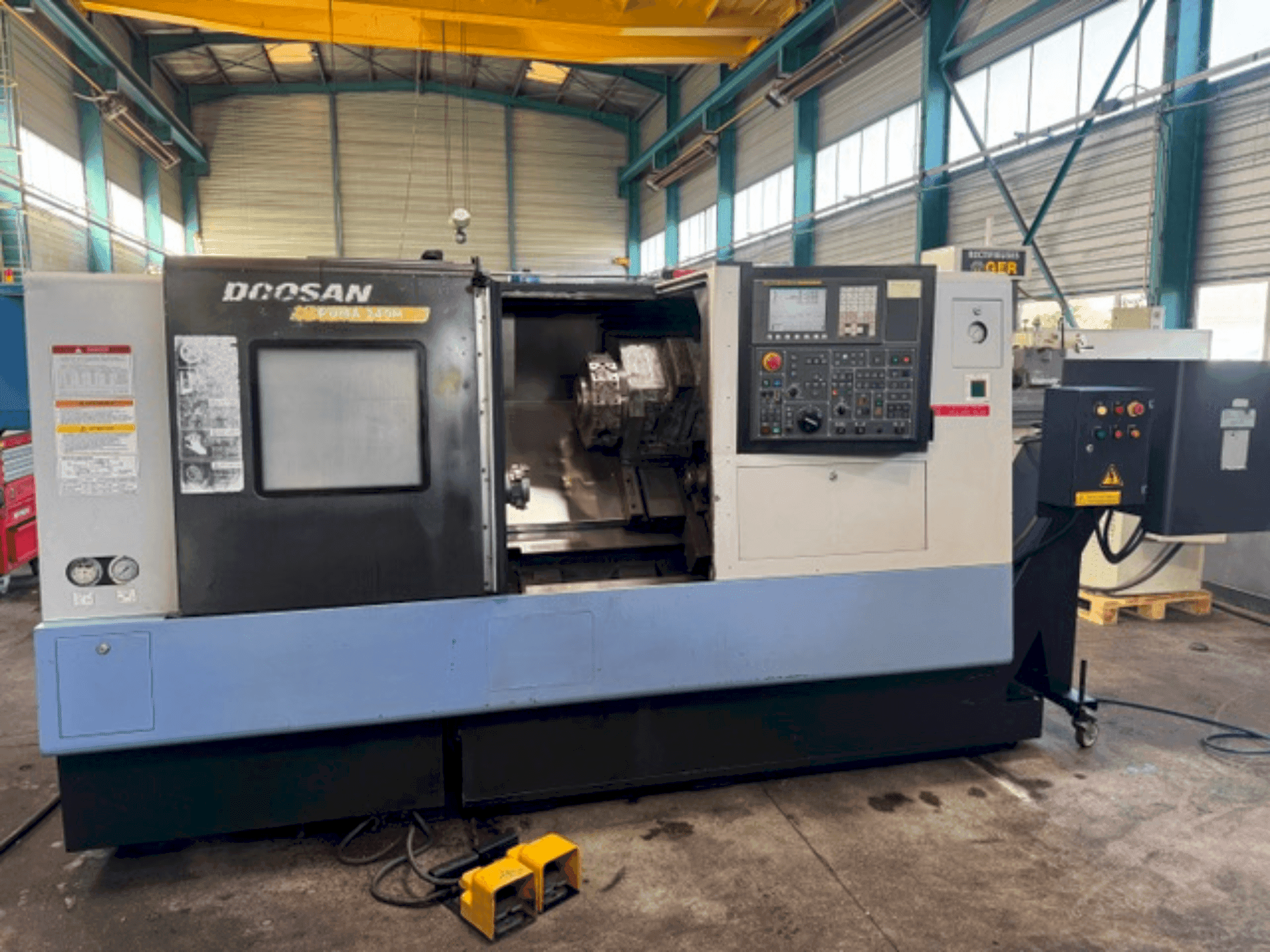 DOOSAN PUMA 240MB-maskinen framifrån
