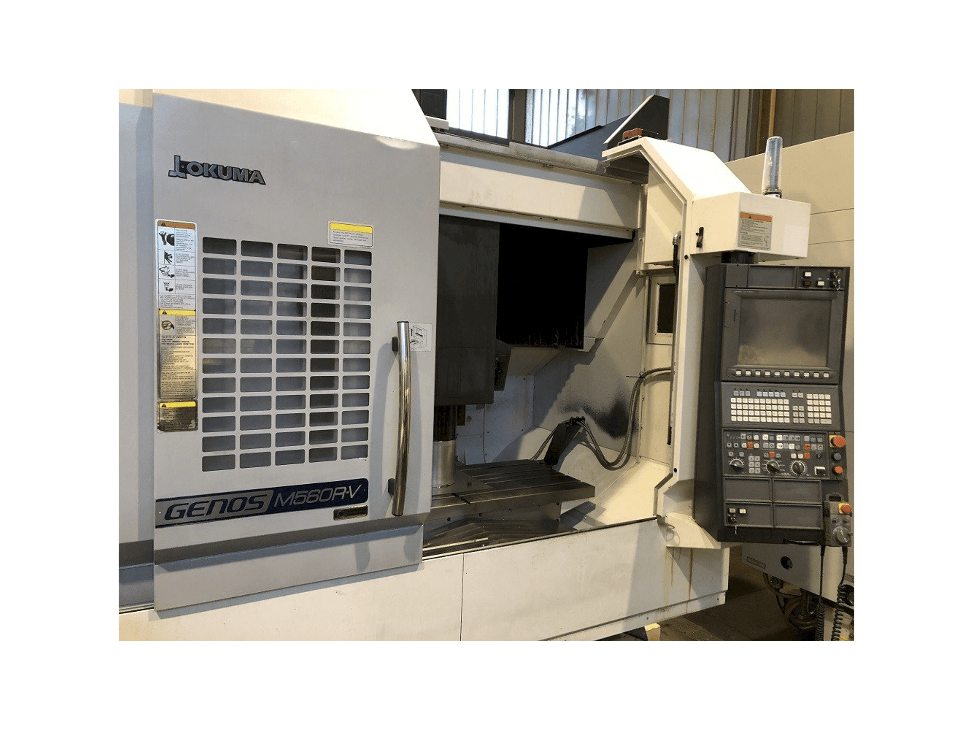 Okuma Genos M560R-V-maskinen framifrån