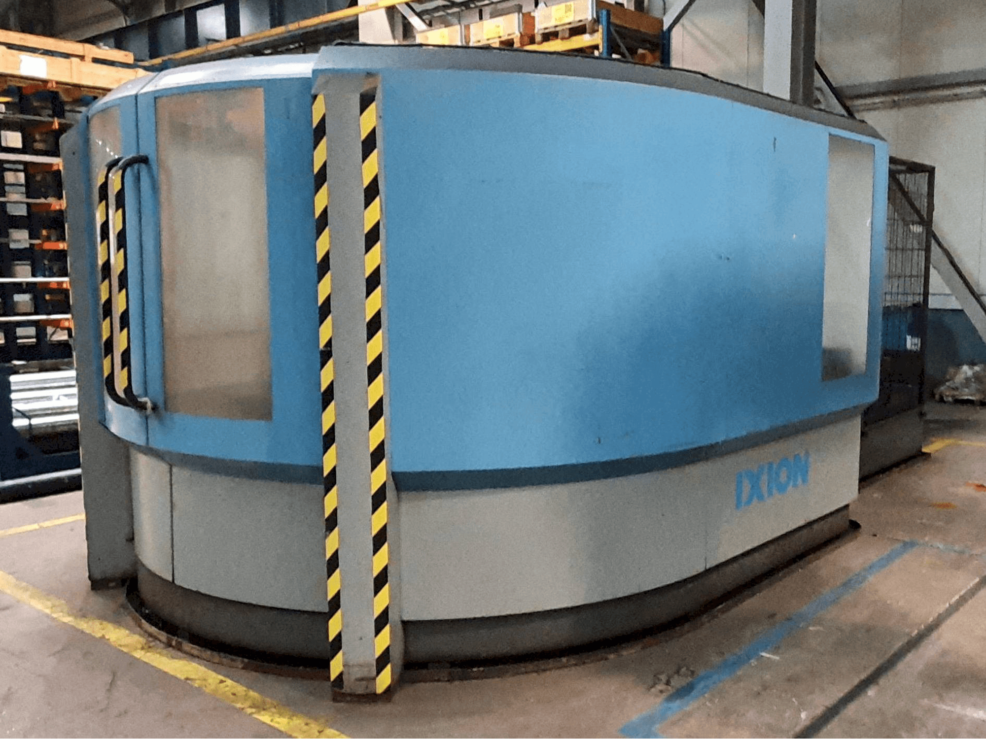 IXION TL1004-maskinen framifrån