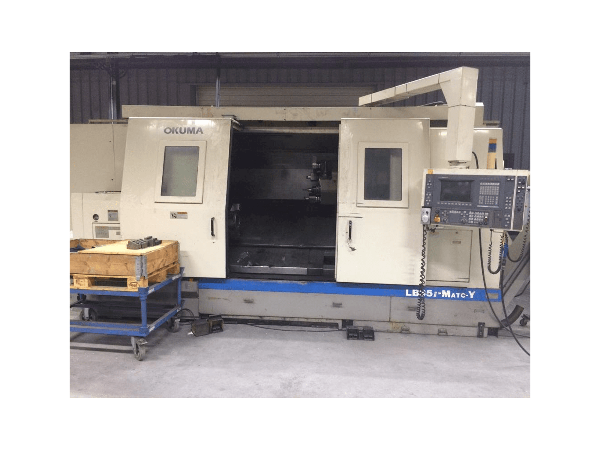 Okuma LB35 II-maskinen framifrån