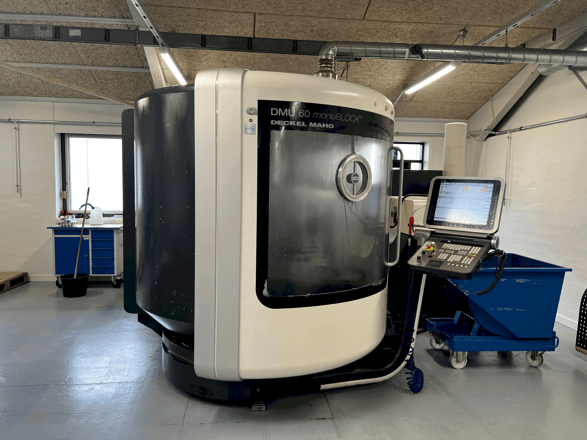 DMG MORI DMU 60 monoBLOCK-maskinen framifrån