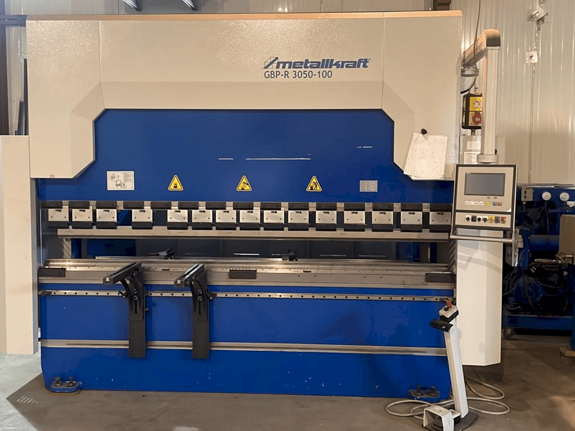Metallkraft GBPR30540-100-maskinen framifrån