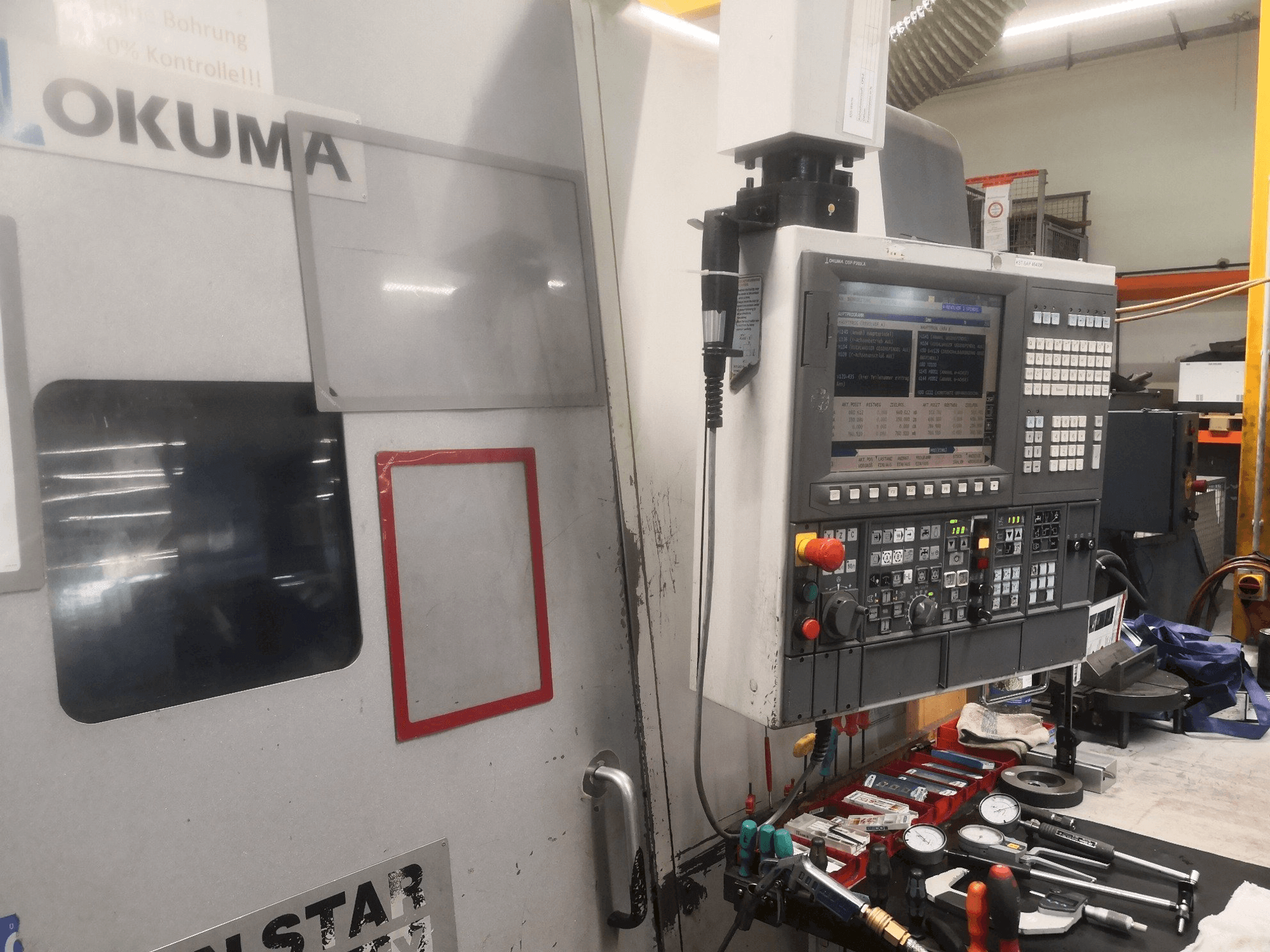 Okuma LT 300 MY-maskinen framifrån