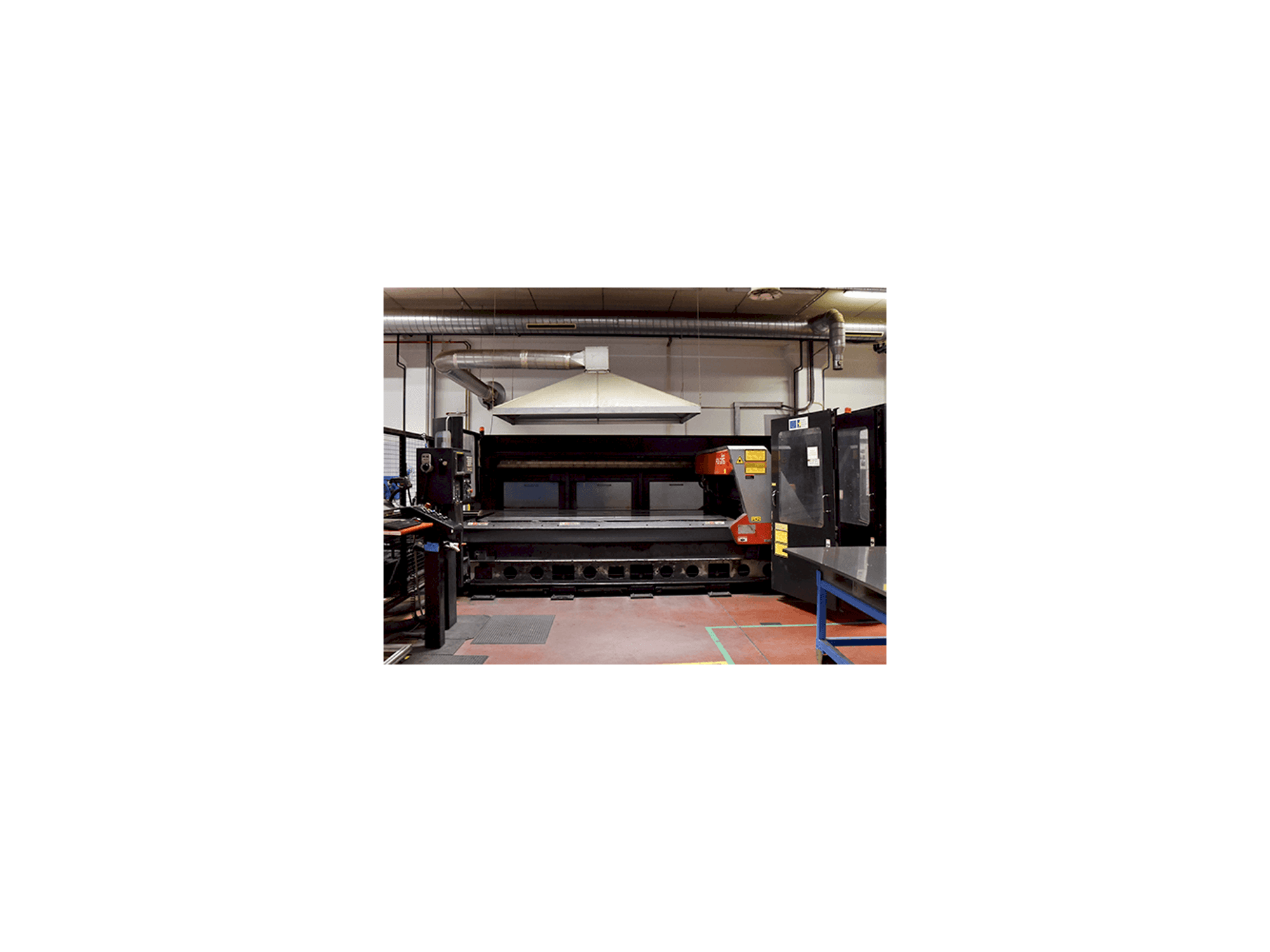 AMADA FO-3015-maskinen framifrån