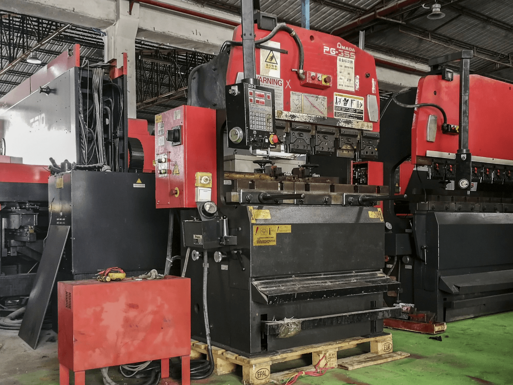AMADA-maskinen sedd från vänsterRG-35S