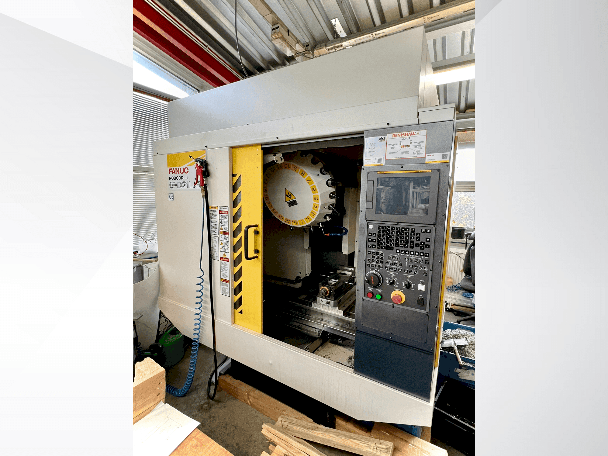 FANUC ROBODRILL α-D21LiB5-maskinen framifrån