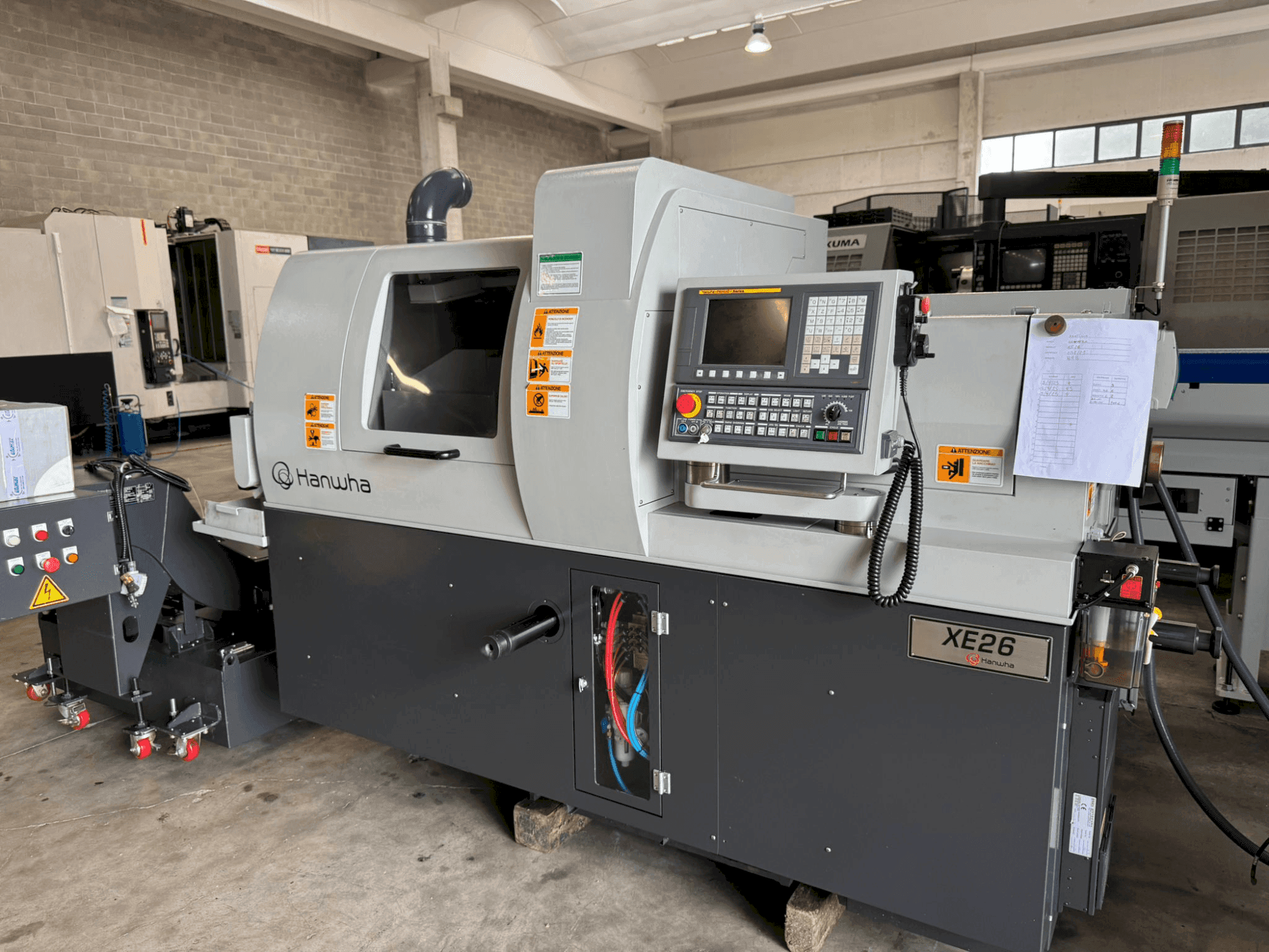 Hanwha XE 26 H-maskinen framifrån