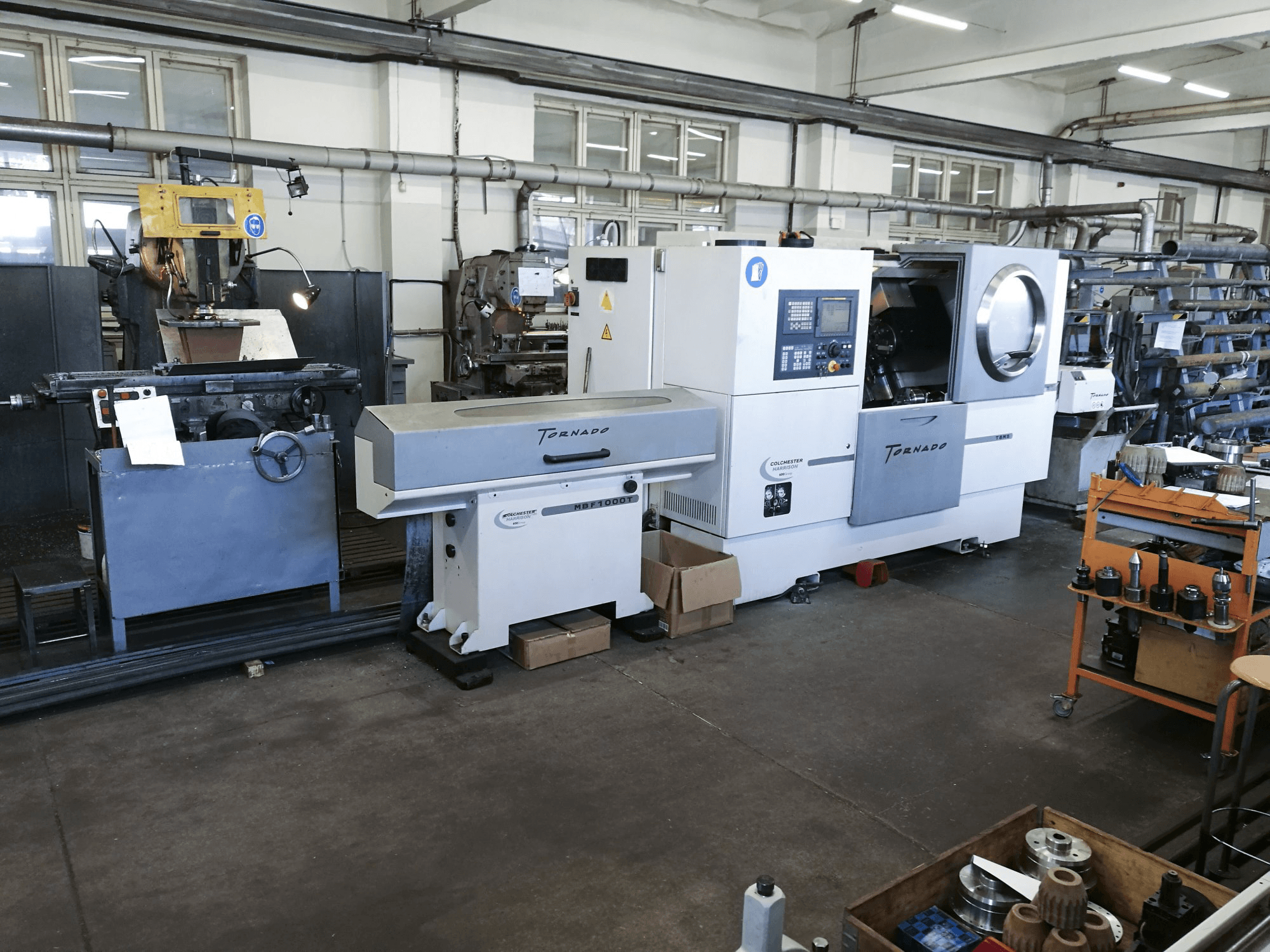 2 Colchester-maskinen framifrånTORNADO T8MS