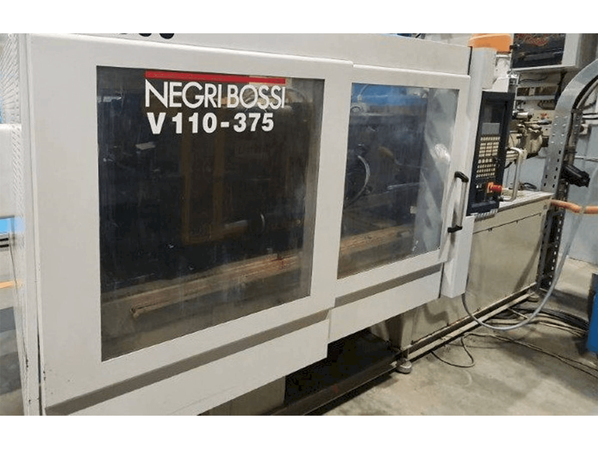 Negri Bossi V110-375-maskinen framifrån
