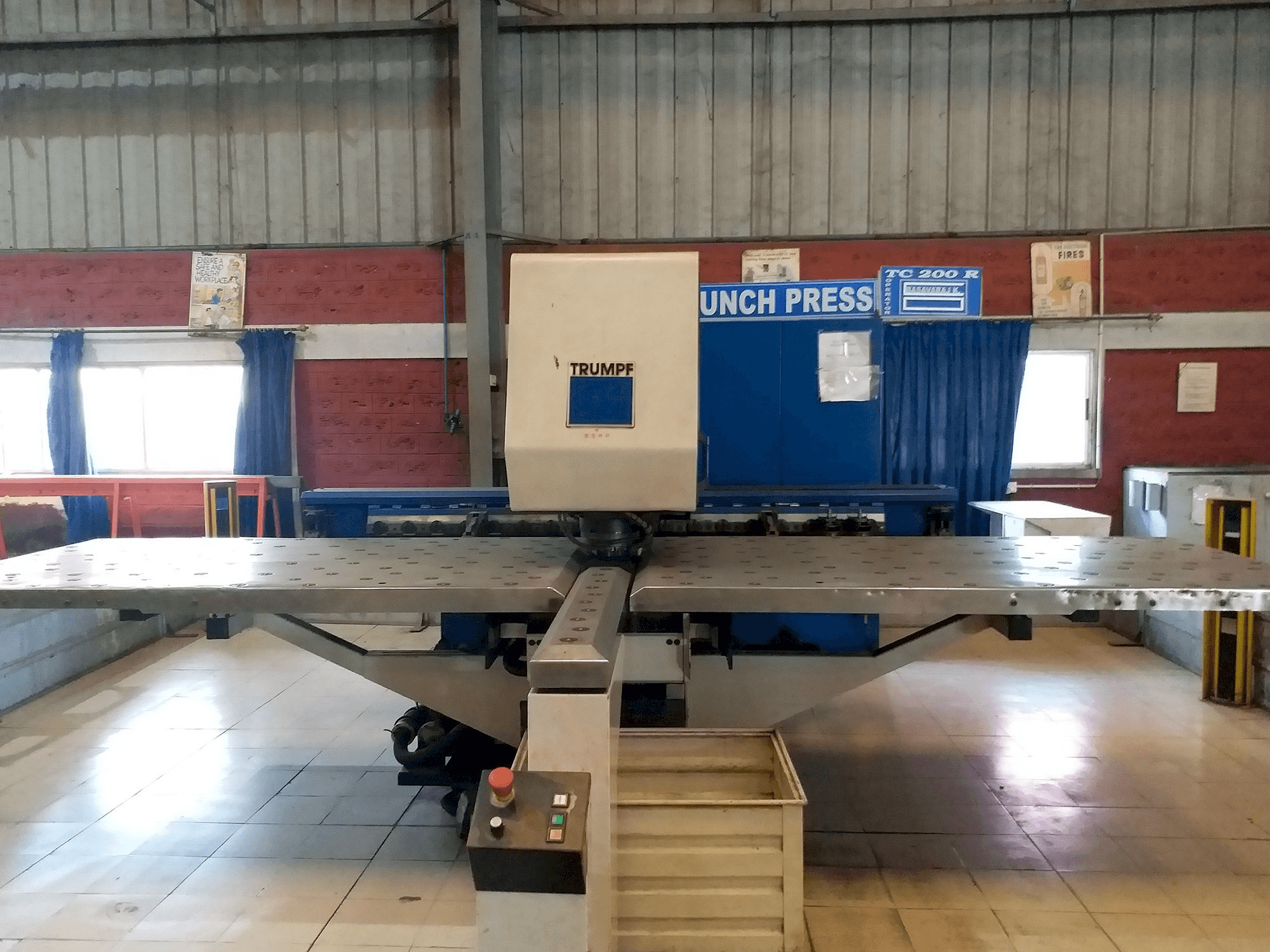 Trumpf Trumatic 200-maskinen framifrån