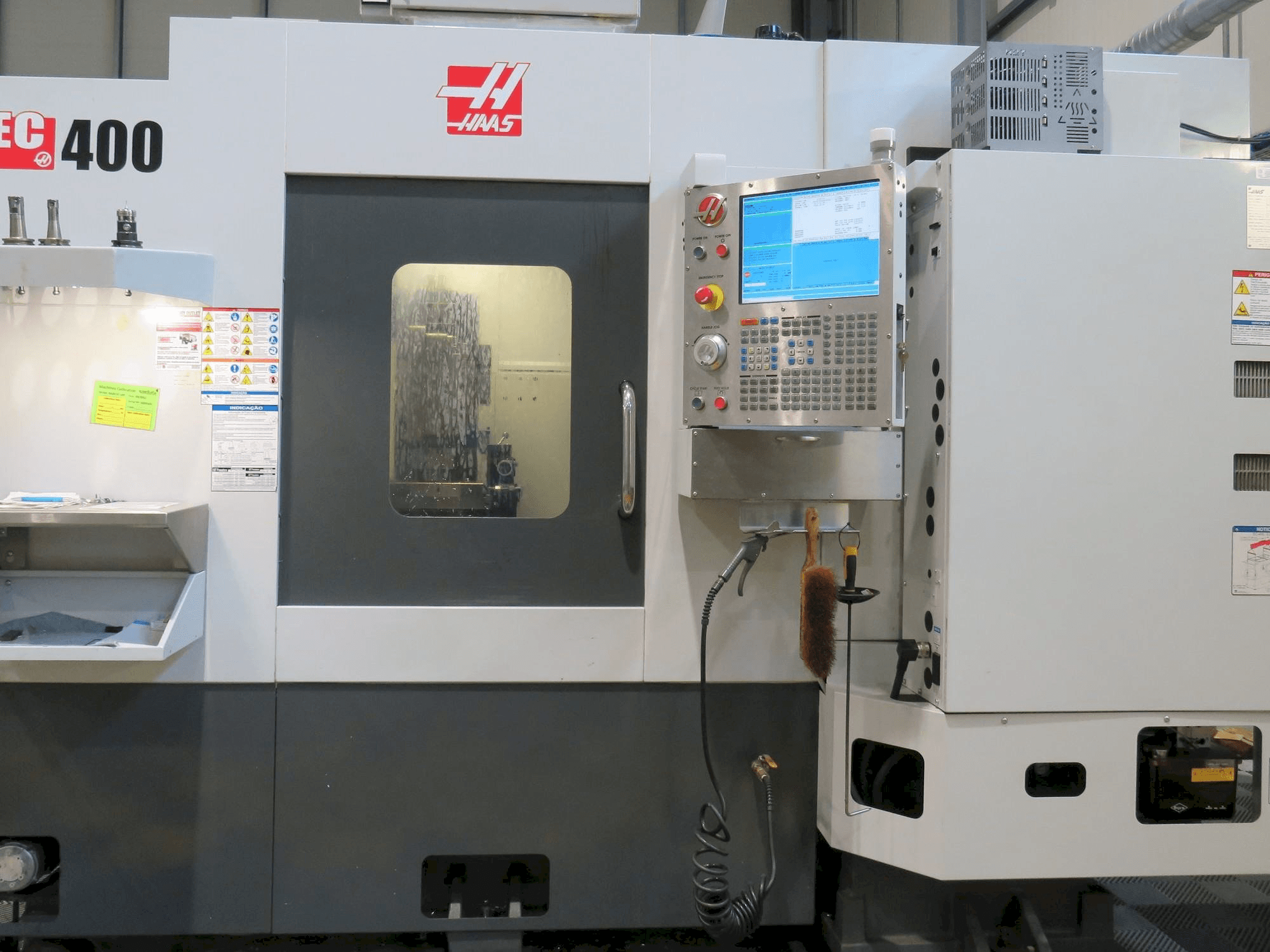 HAAS EC-400-maskinen framifrån