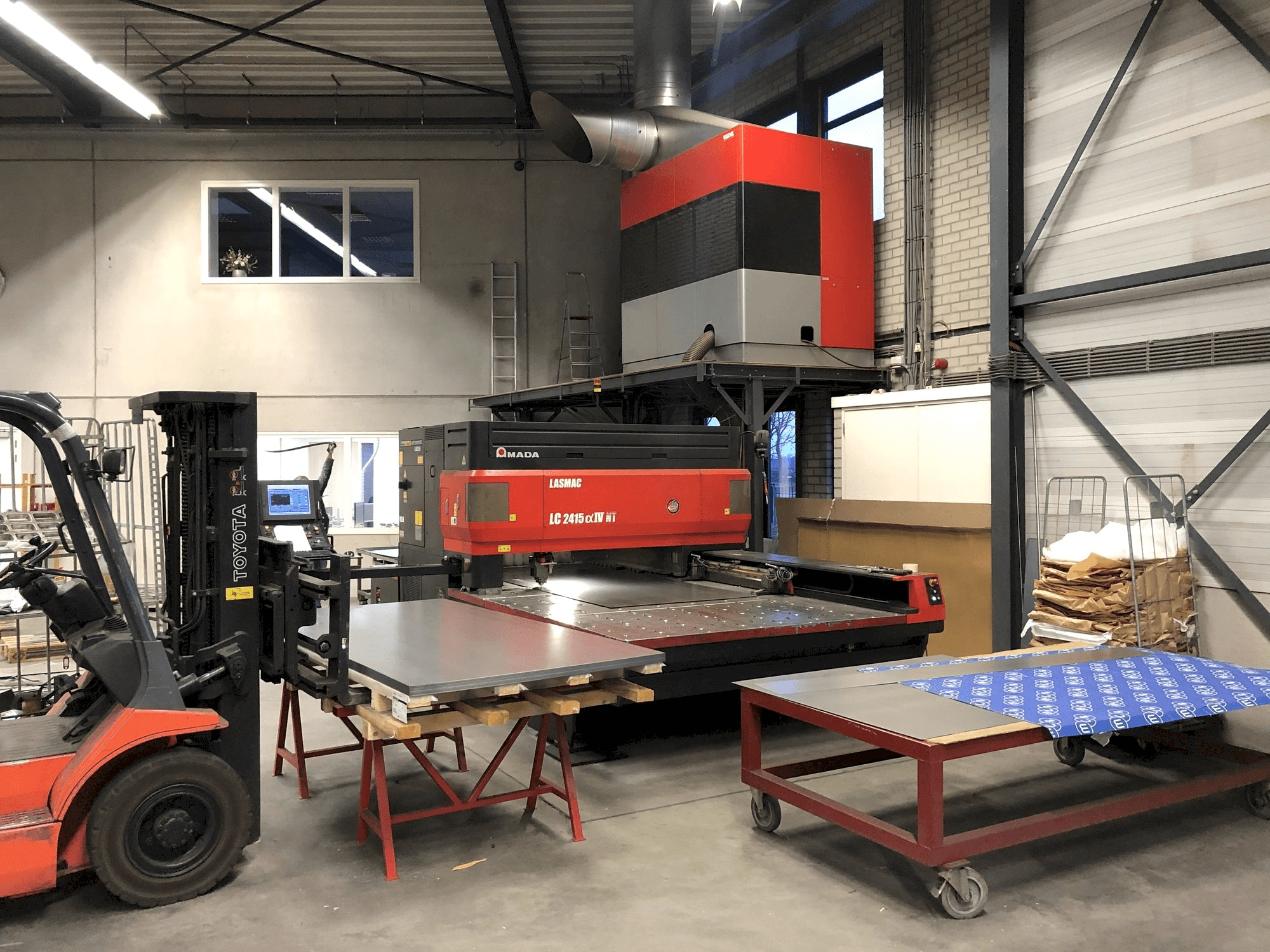 AMADA LC 2415 Alpha IV NT-maskinen framifrån