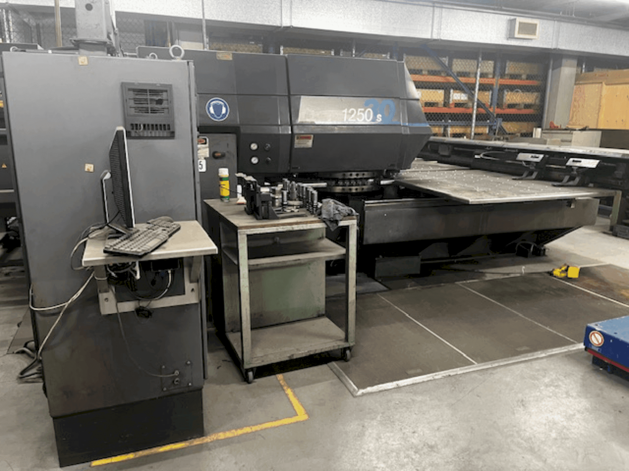 STRIPPIT 1250SL/30-maskinen framifrån