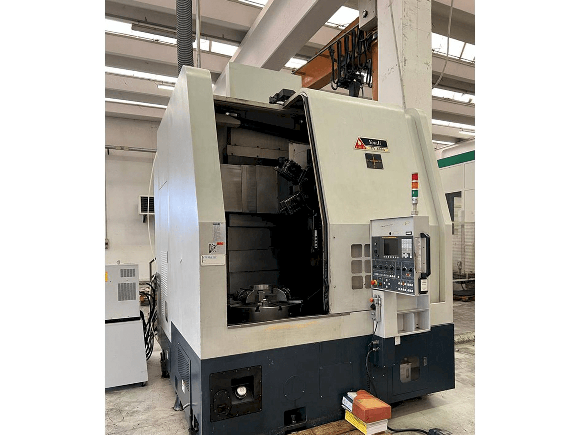 YOU JI YV-800A-maskinen framifrån