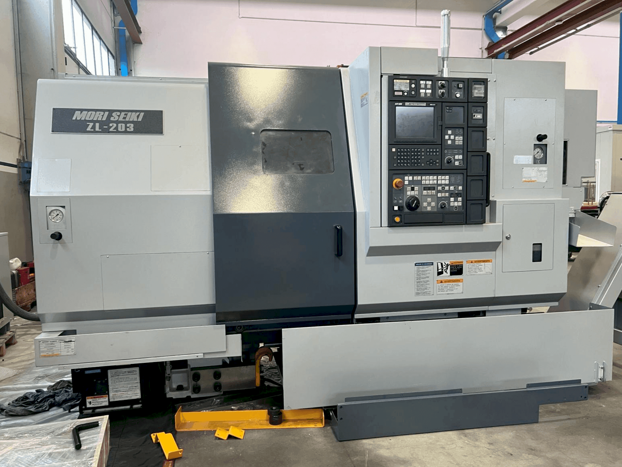 MORI SEIKI ZL-203SMC-maskinen framifrån