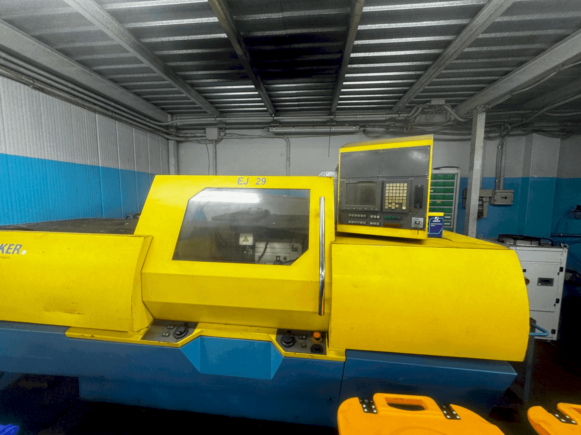 JUNKER EJ 29 CNC-maskinen framifrån