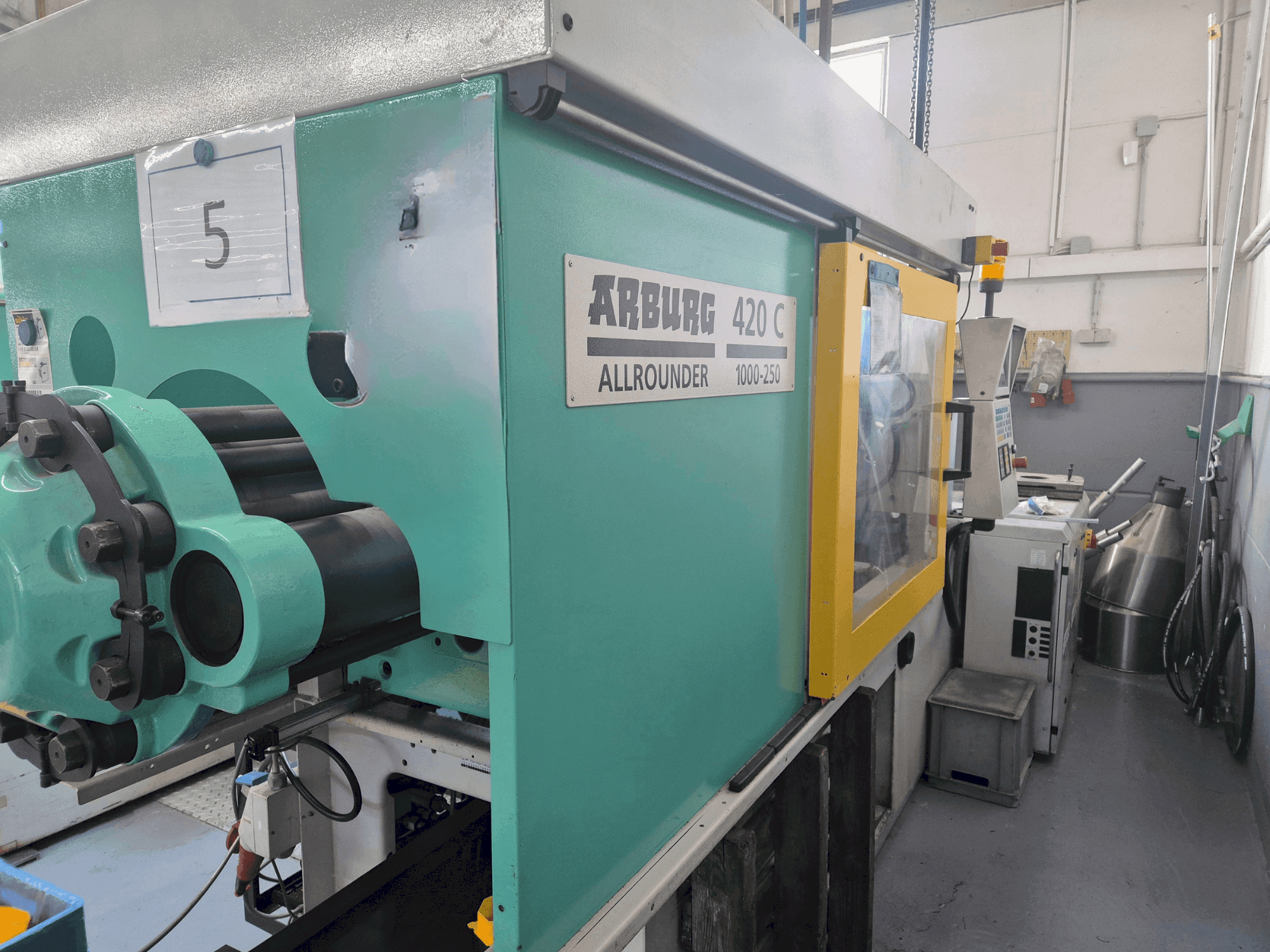 Arburg Allrounder 420 C 1000-250-maskinen framifrån