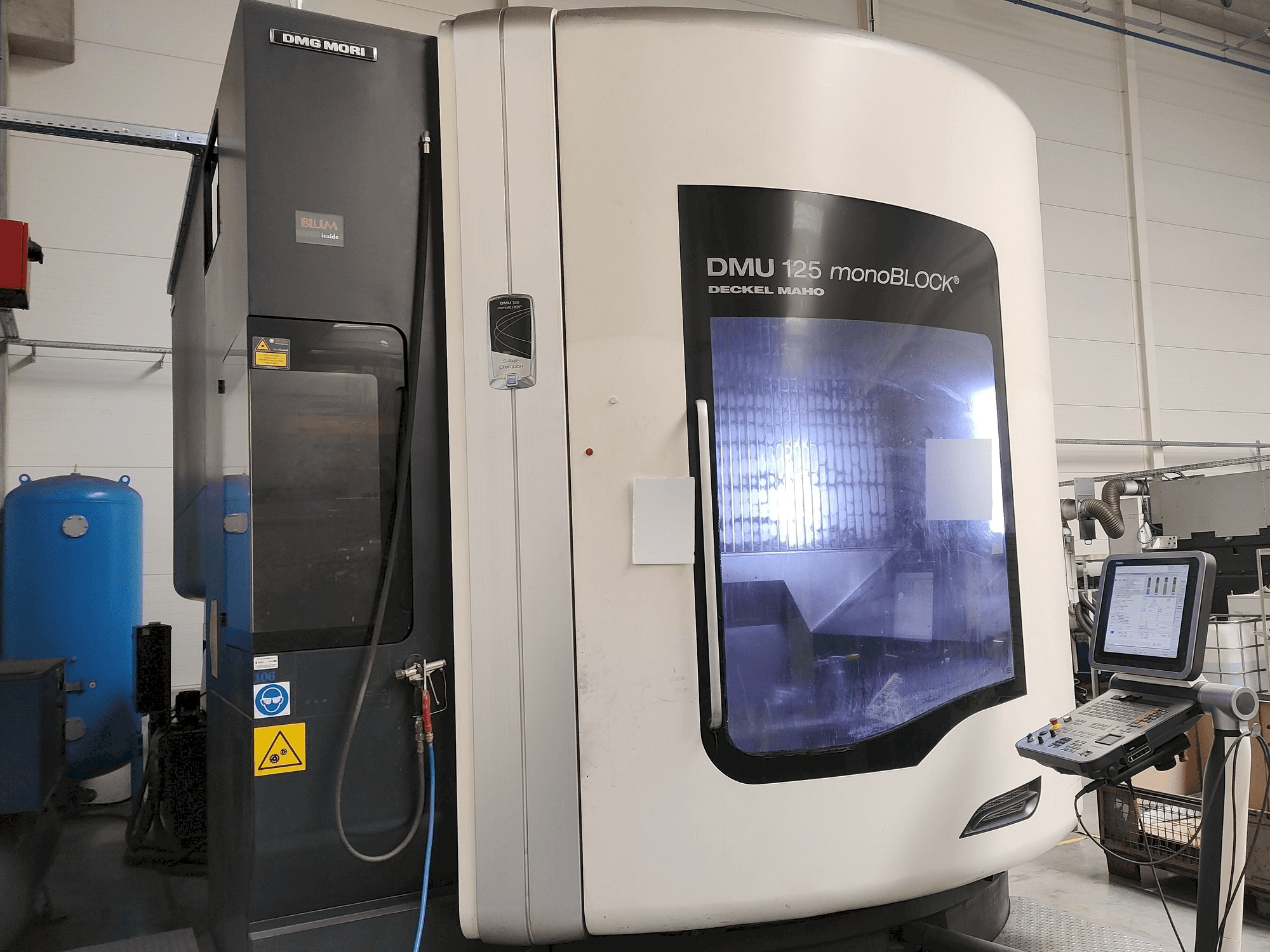 DMG MORI DMU125 monoBLOCK-maskinen framifrån