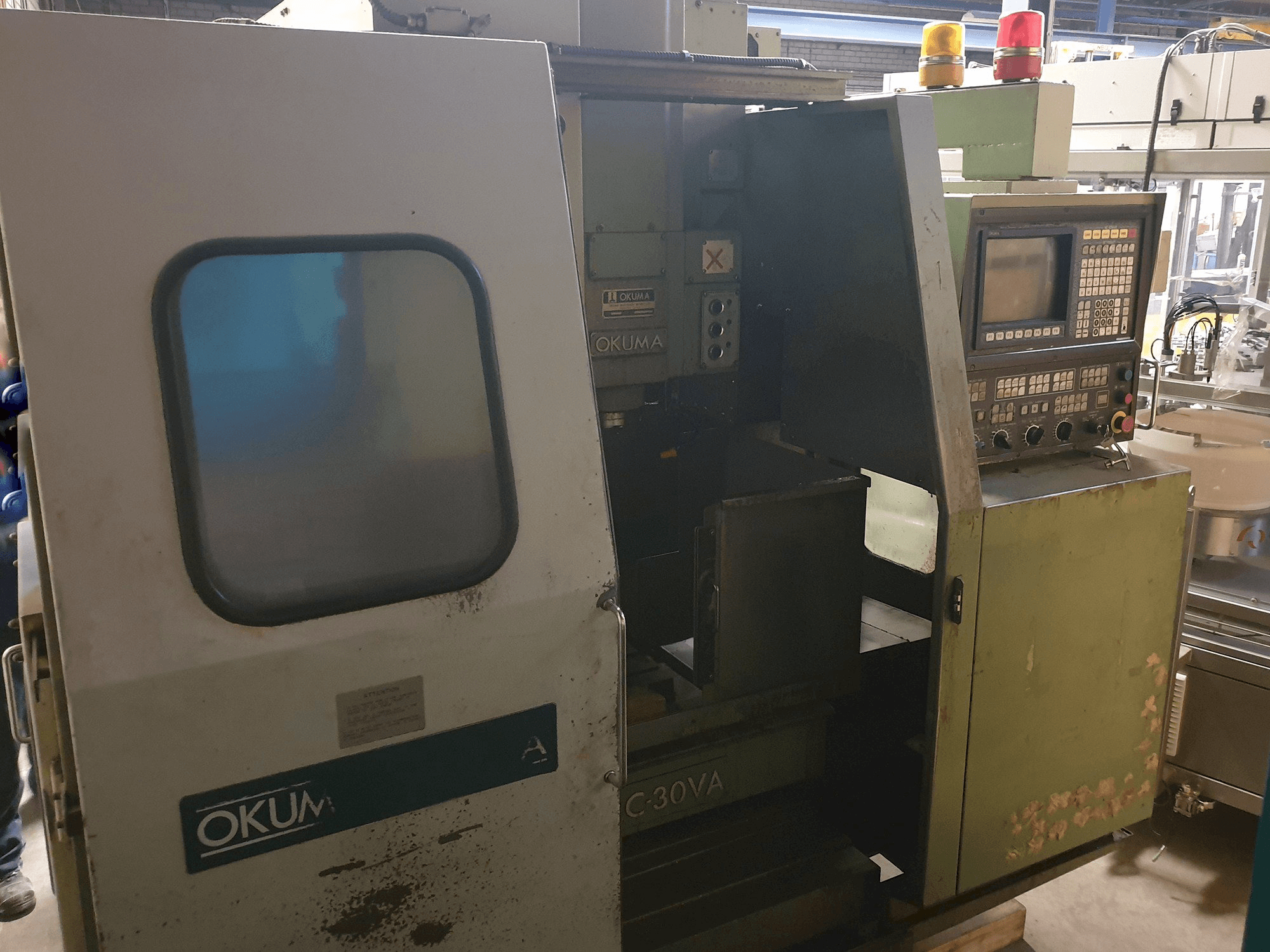 Okuma-maskinen sedd från vänsterMC-30VA