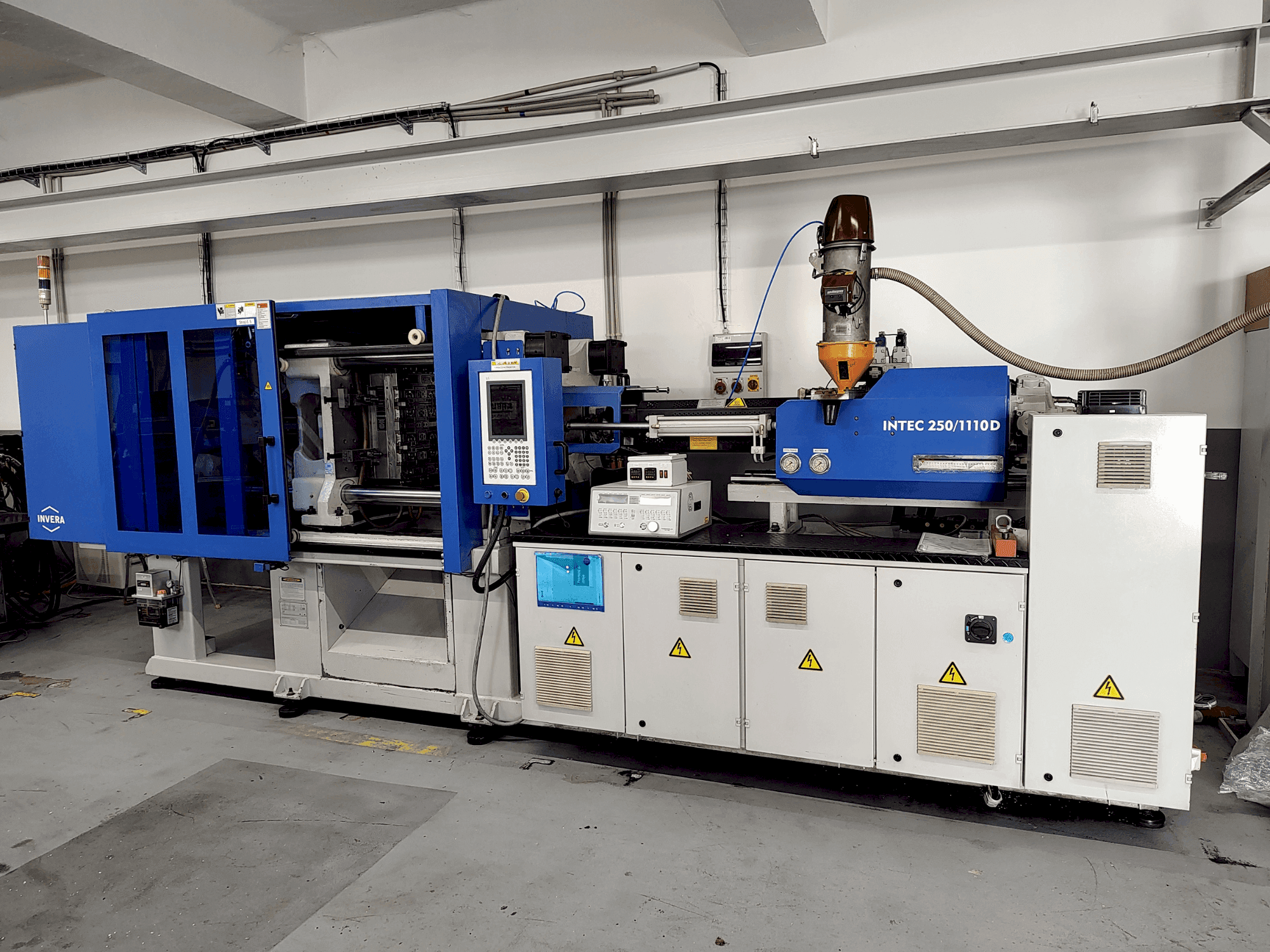 INVERA Intec 250/1110-maskinen framifrån