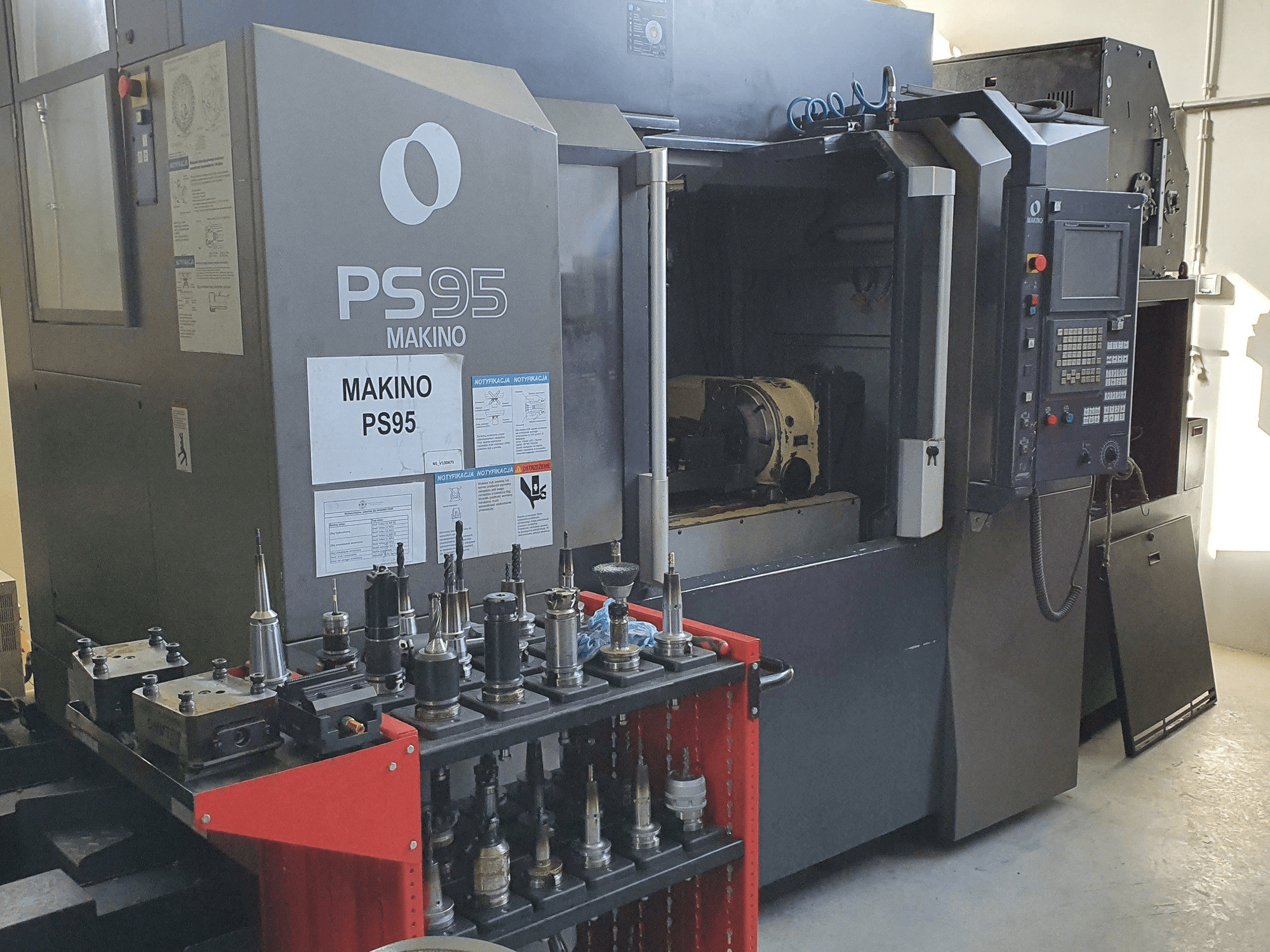 Makino PS95-maskinen framifrån