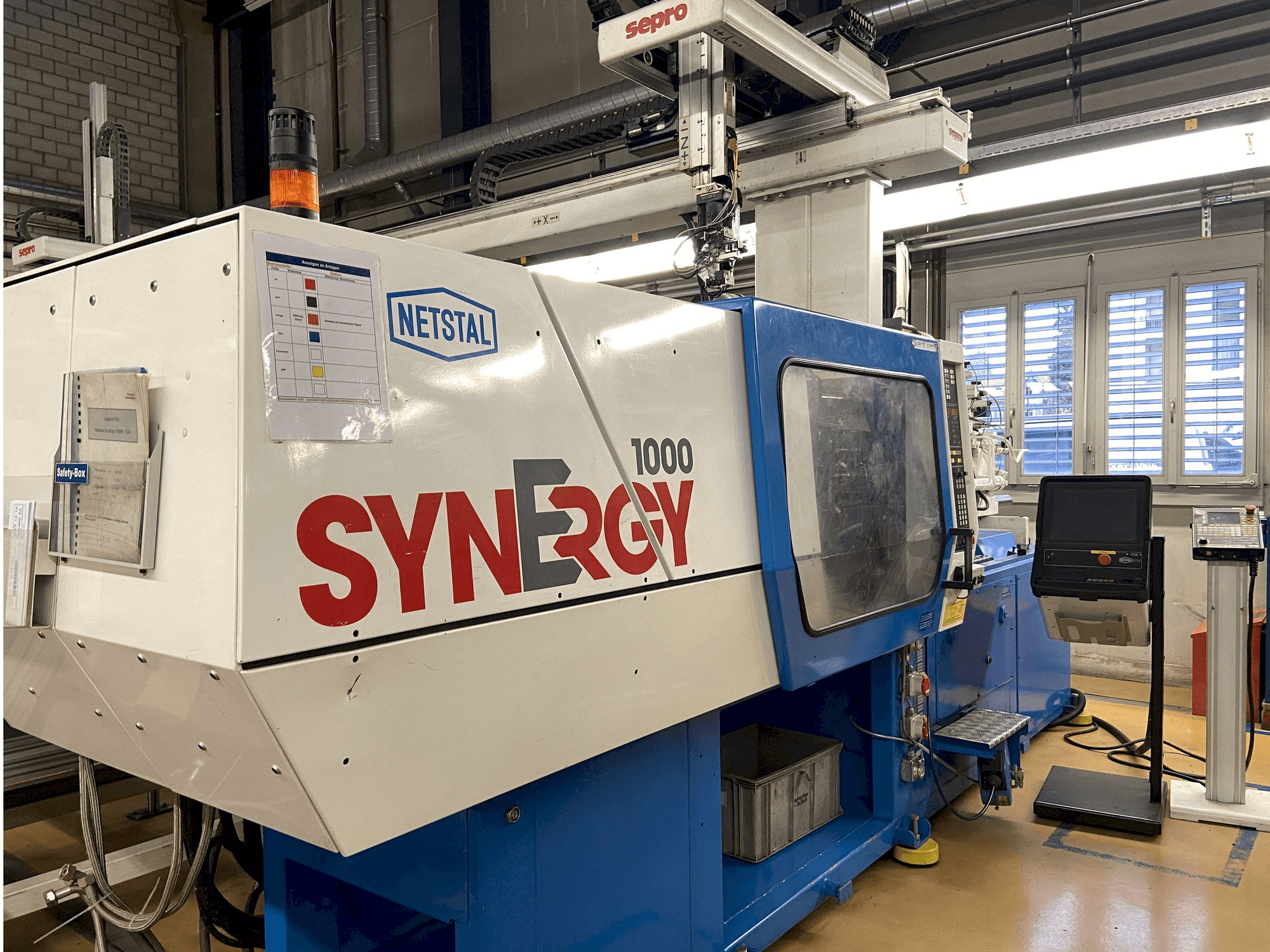 Netstal SYNERGY 1000-230-maskinen framifrån