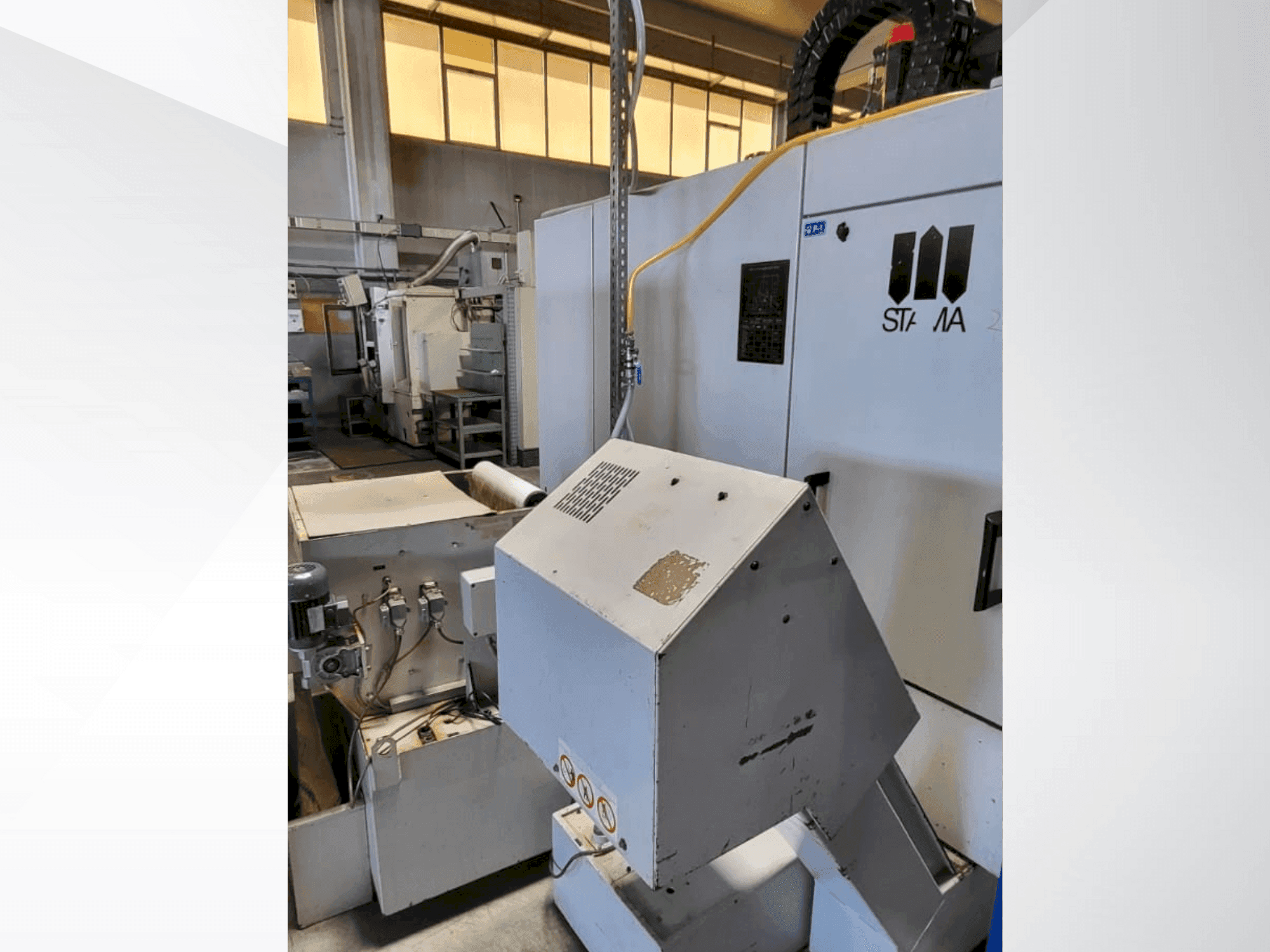 STAMA MC325-maskinen framifrån