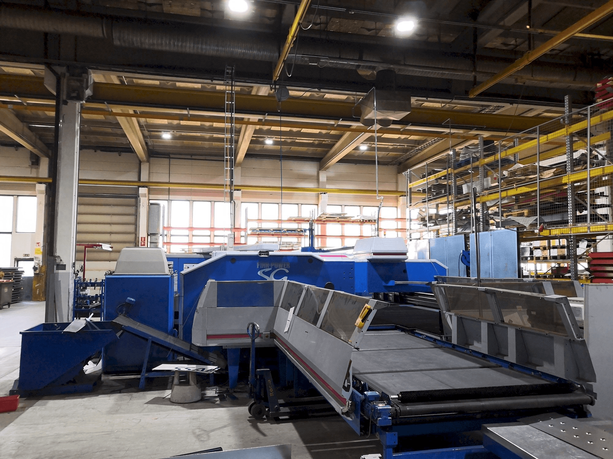 Finn-Power SG6-maskinen framifrån