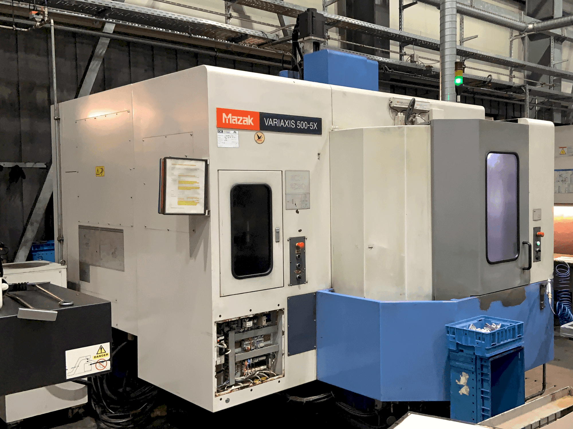 Mazak VARIAXIS 500 5X-maskinen framifrån