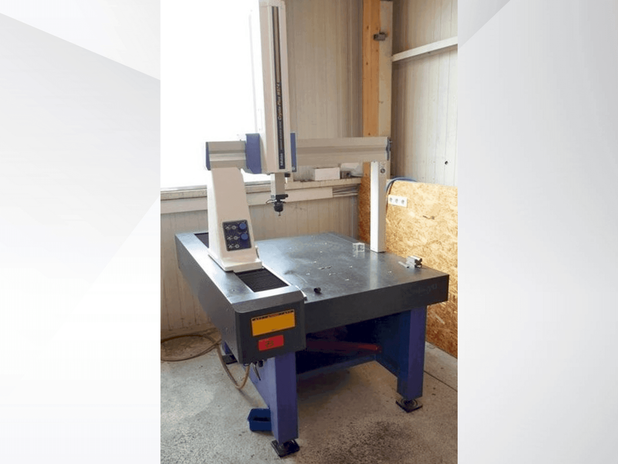 Mitutoyo Crysta-Plus M574-maskinen framifrån