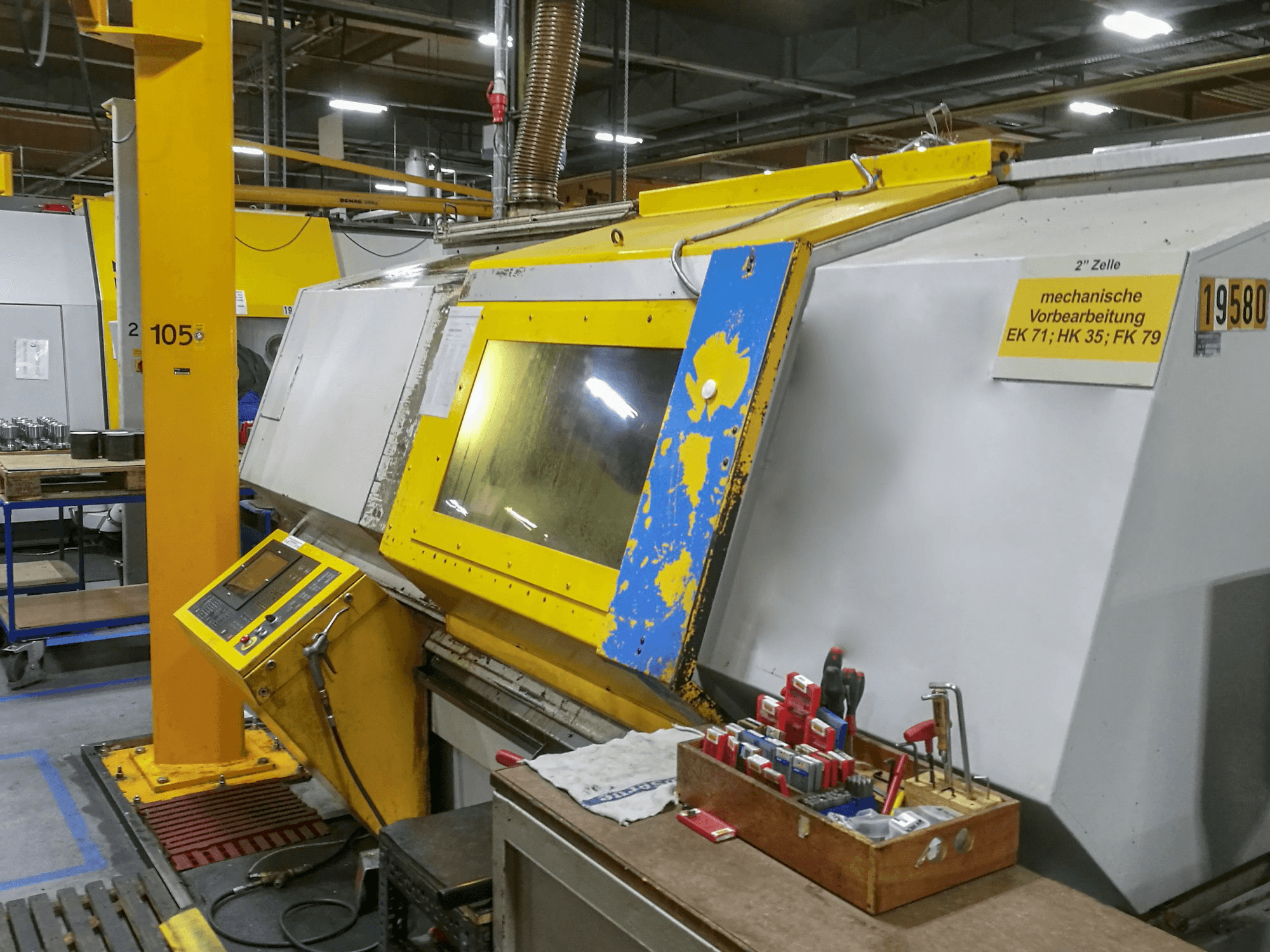 OERLIKON BOEHRINGER-maskinen sedd från högerVDF 250 C-F