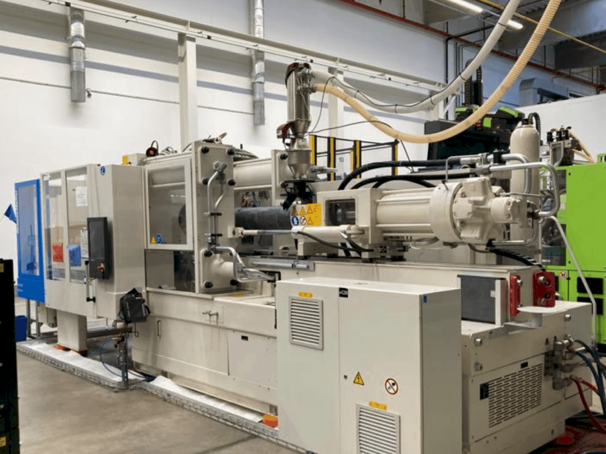 Krauss Maffei 420-2000 CX-maskinen framifrån