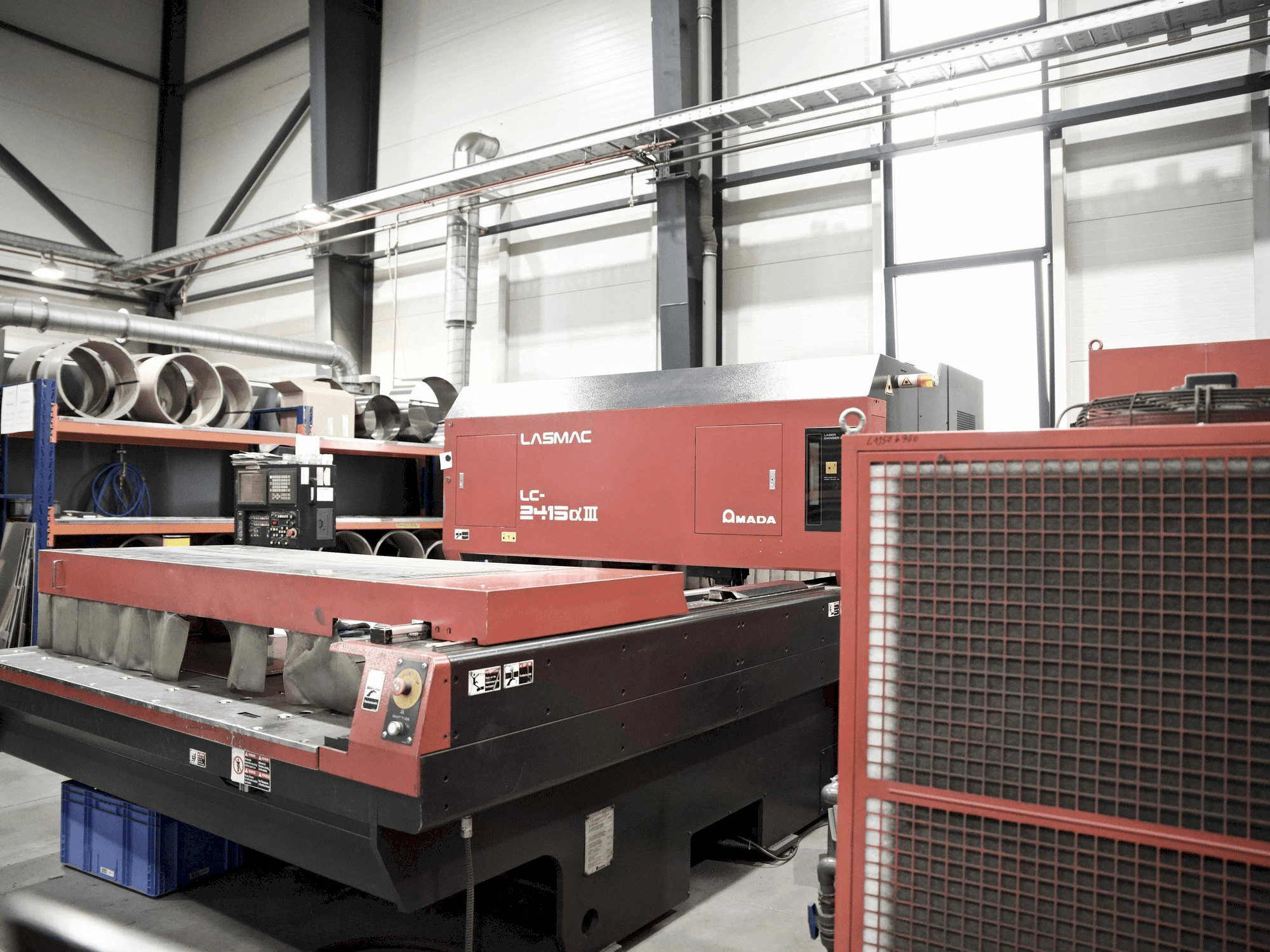AMADA LC-2415aIII-maskinen framifrån