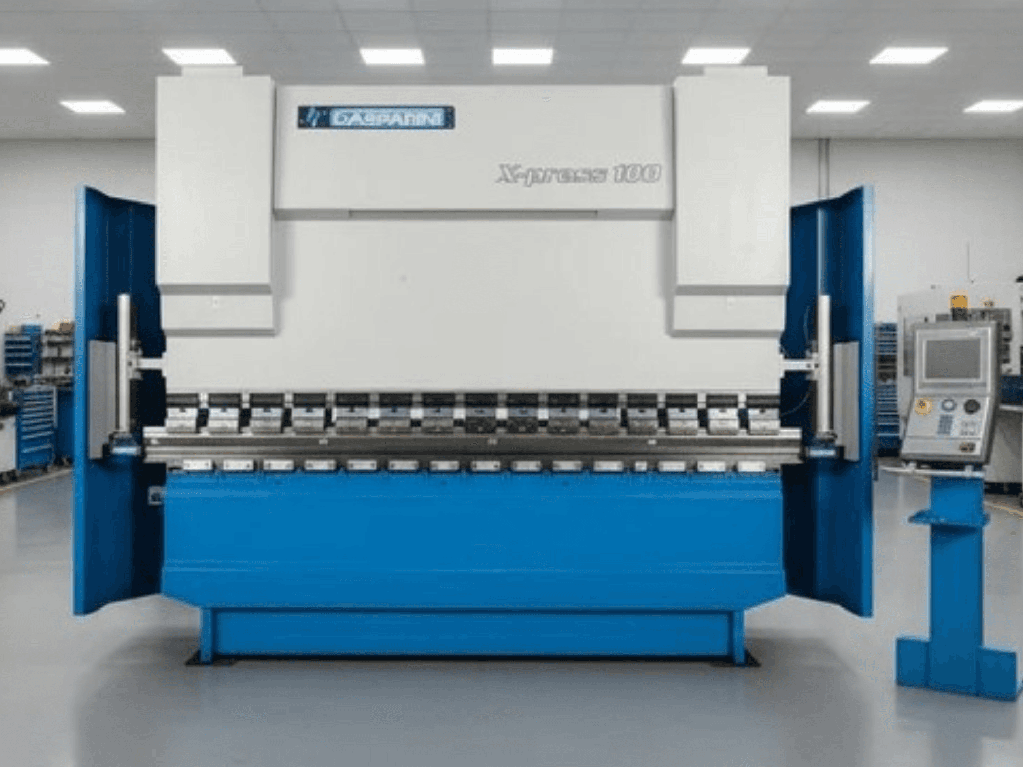GASPARINI X-Press 100 hydraulpress, framifrån sett, med blått hölje och kontrollpanel på höger sida.