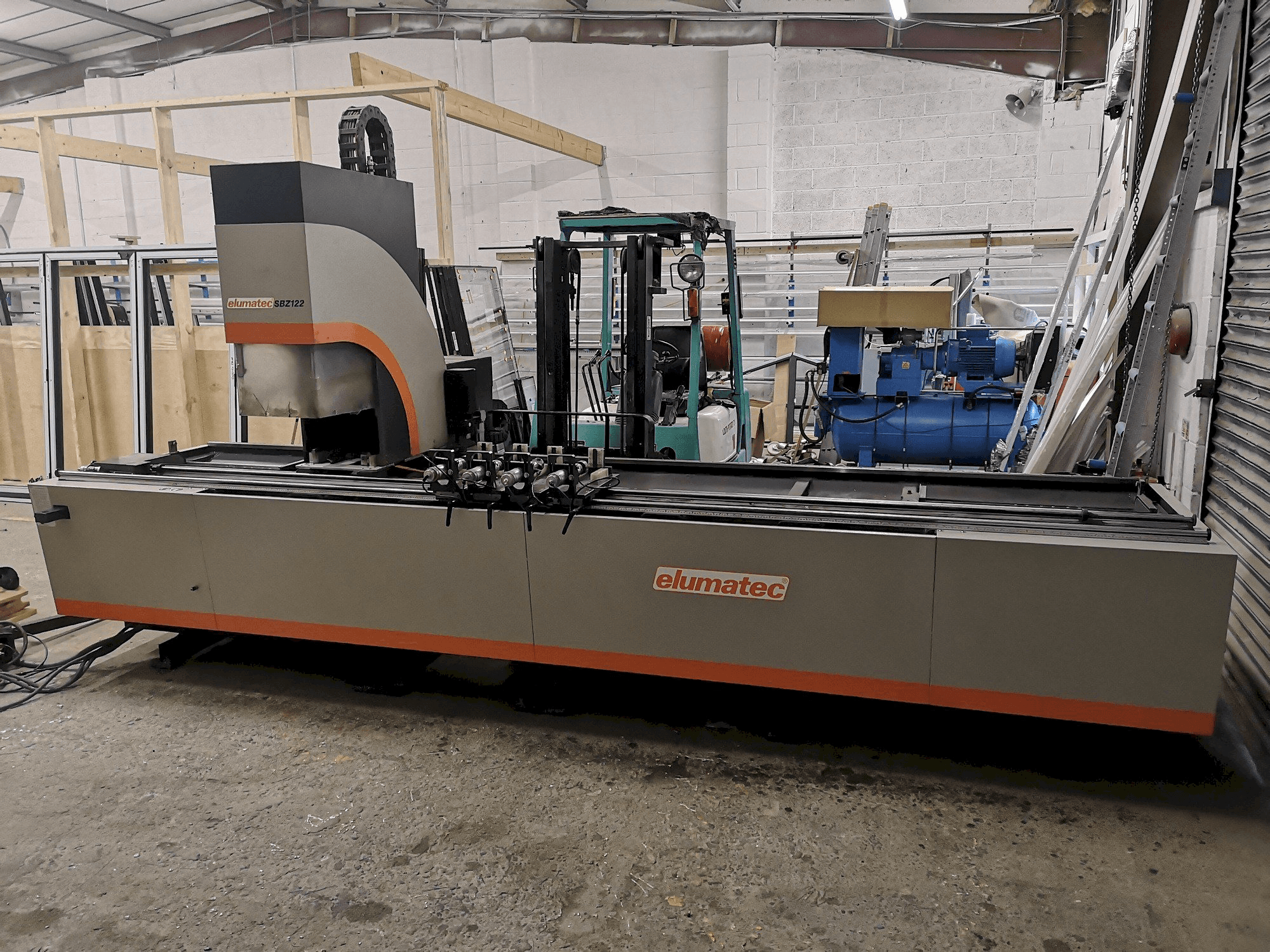 Elumatec SBZ 122/20-maskinen framifrån