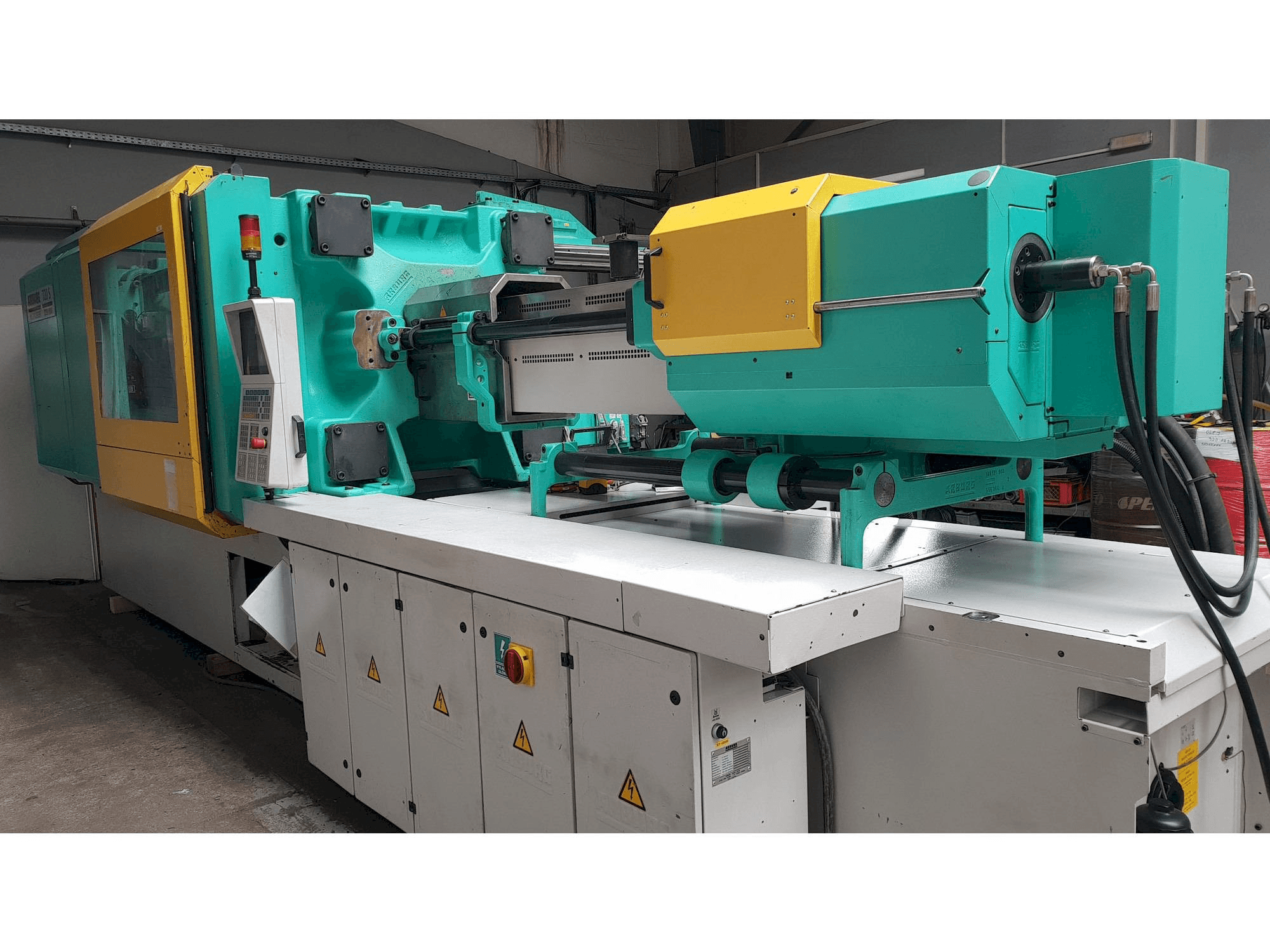 Arburg Multilift H 720 - 3200 - 1300-maskinen framifrån