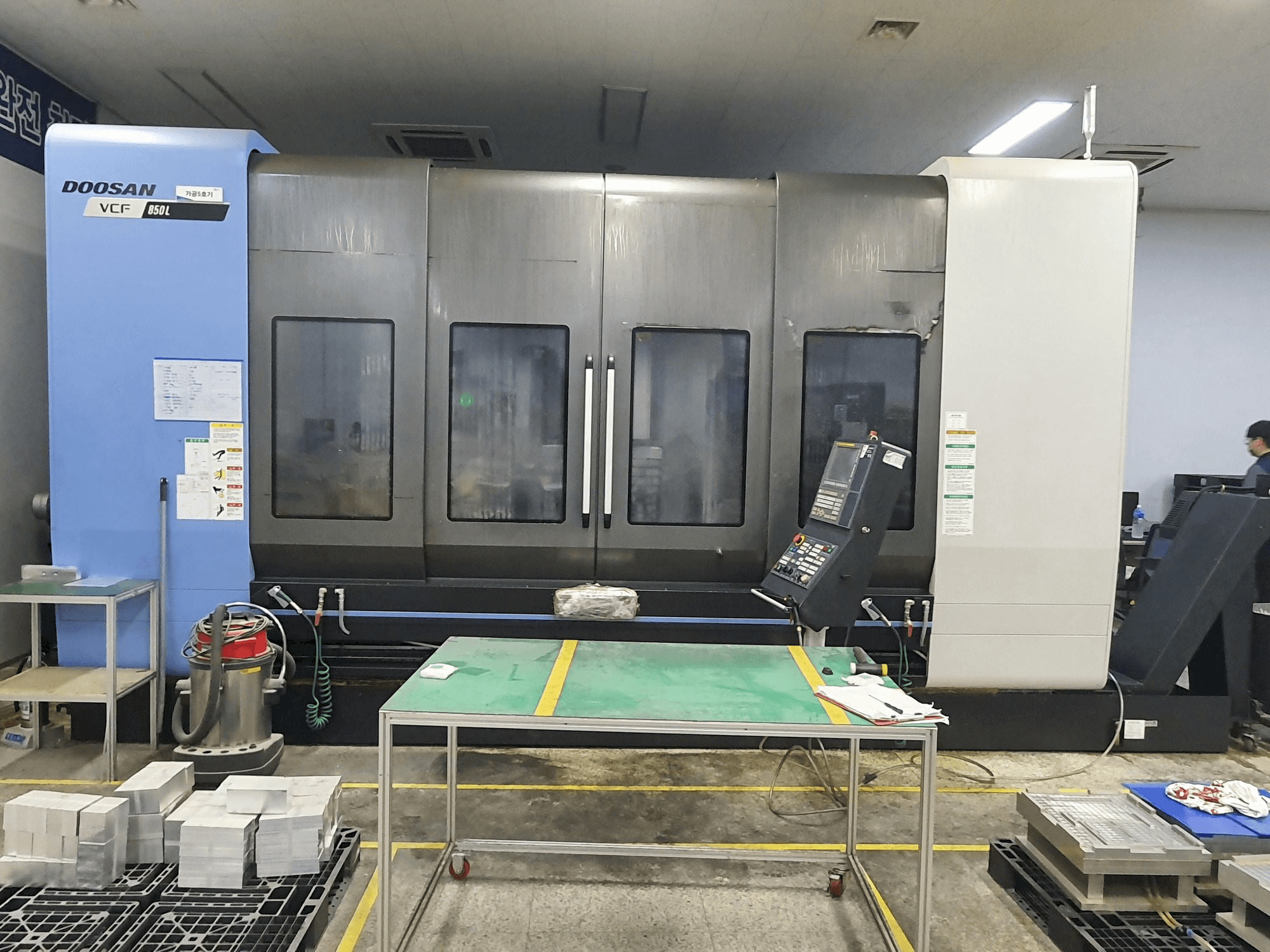 Doosan VCF850L-maskinen framifrån
