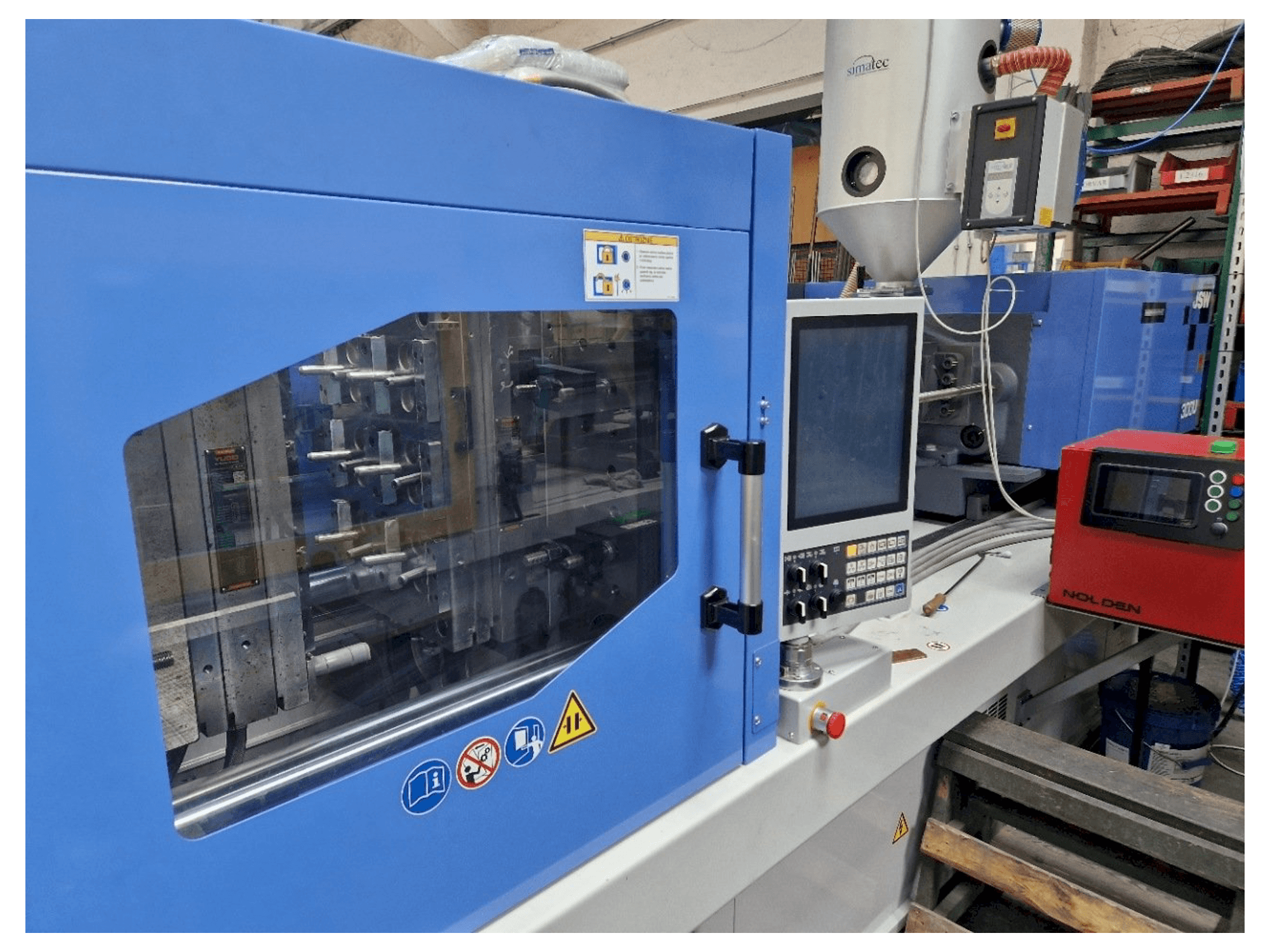 JSW J180ADS-300U-maskinen sedd från vänster sida
