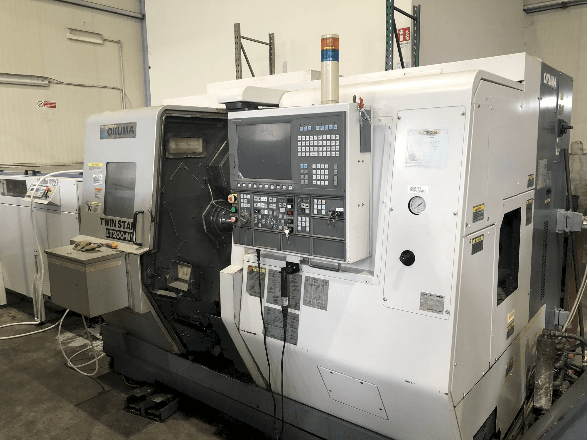 Okuma LT200-MY-maskinen framifrån