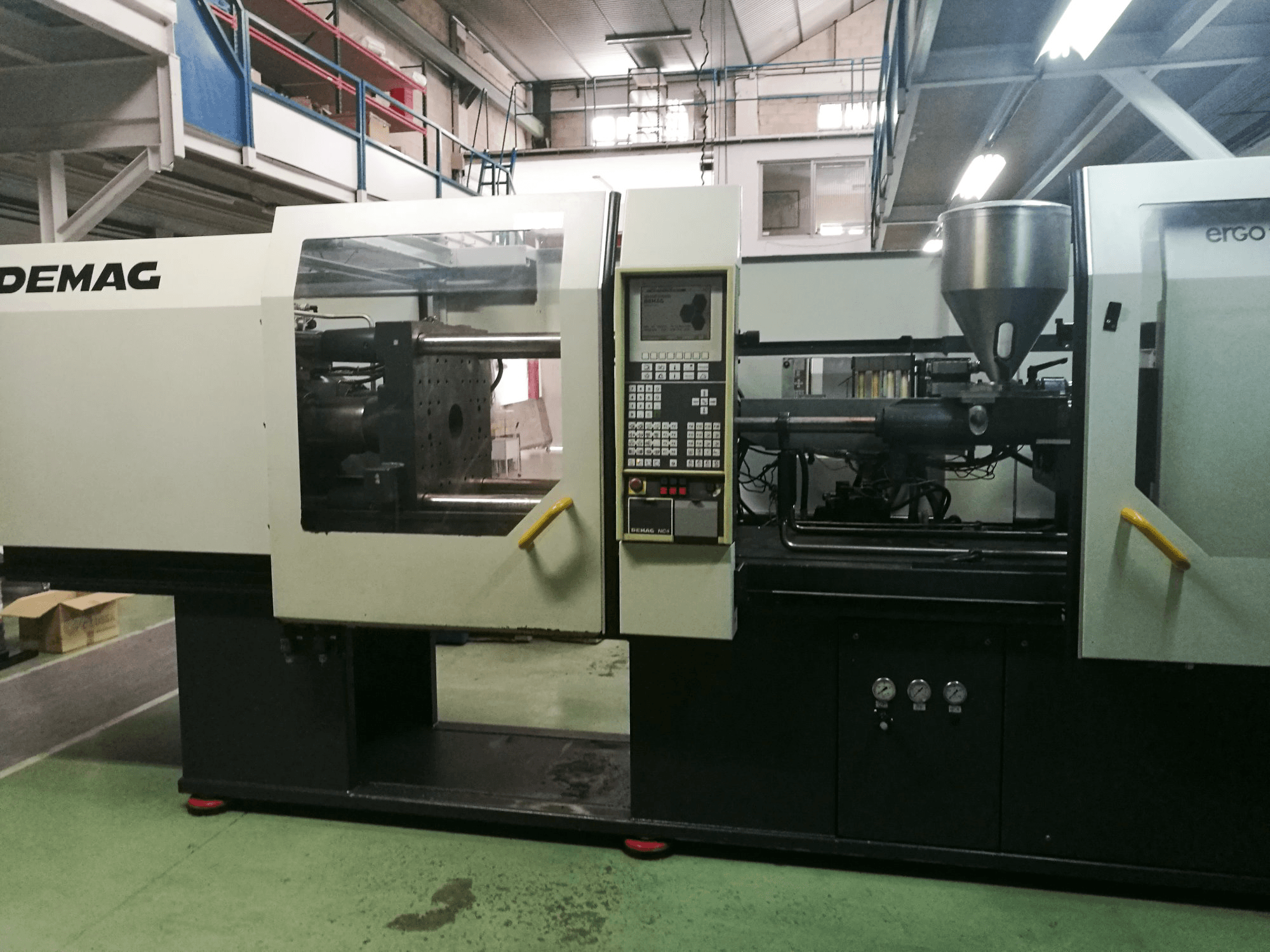 DEMAG-maskinen framifrånERGOtech 110-430 compact