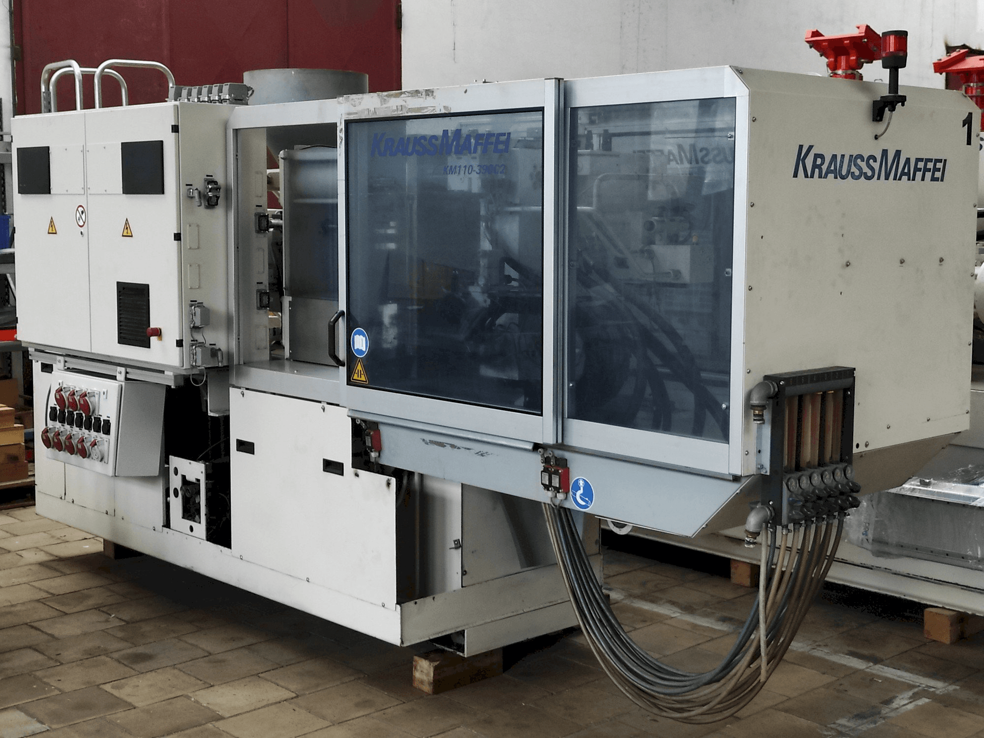 Krauss Maffei 110 - 390 C2-maskinen framifrån