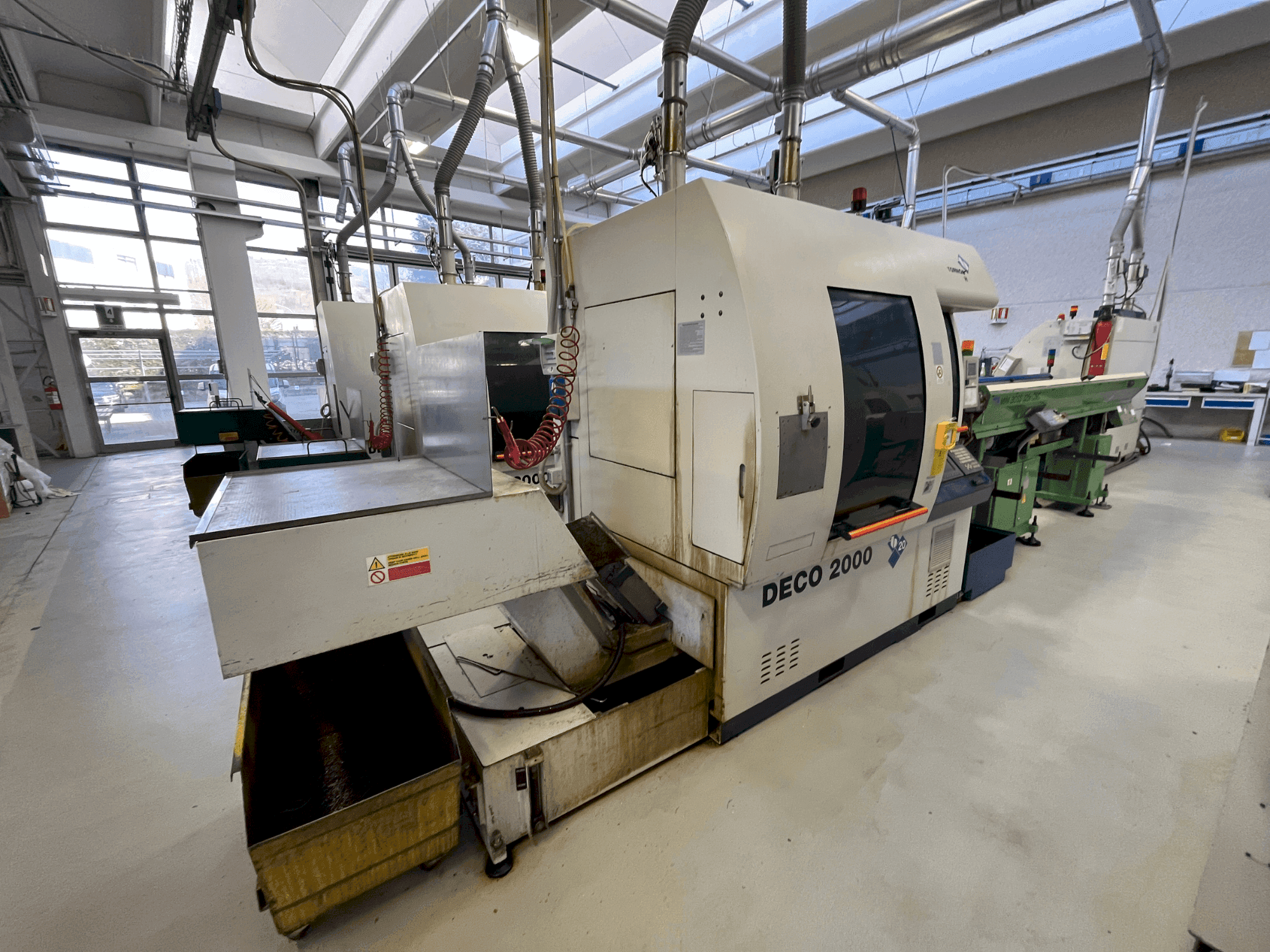 TORNOS DECO 2000/20-maskinen framifrån