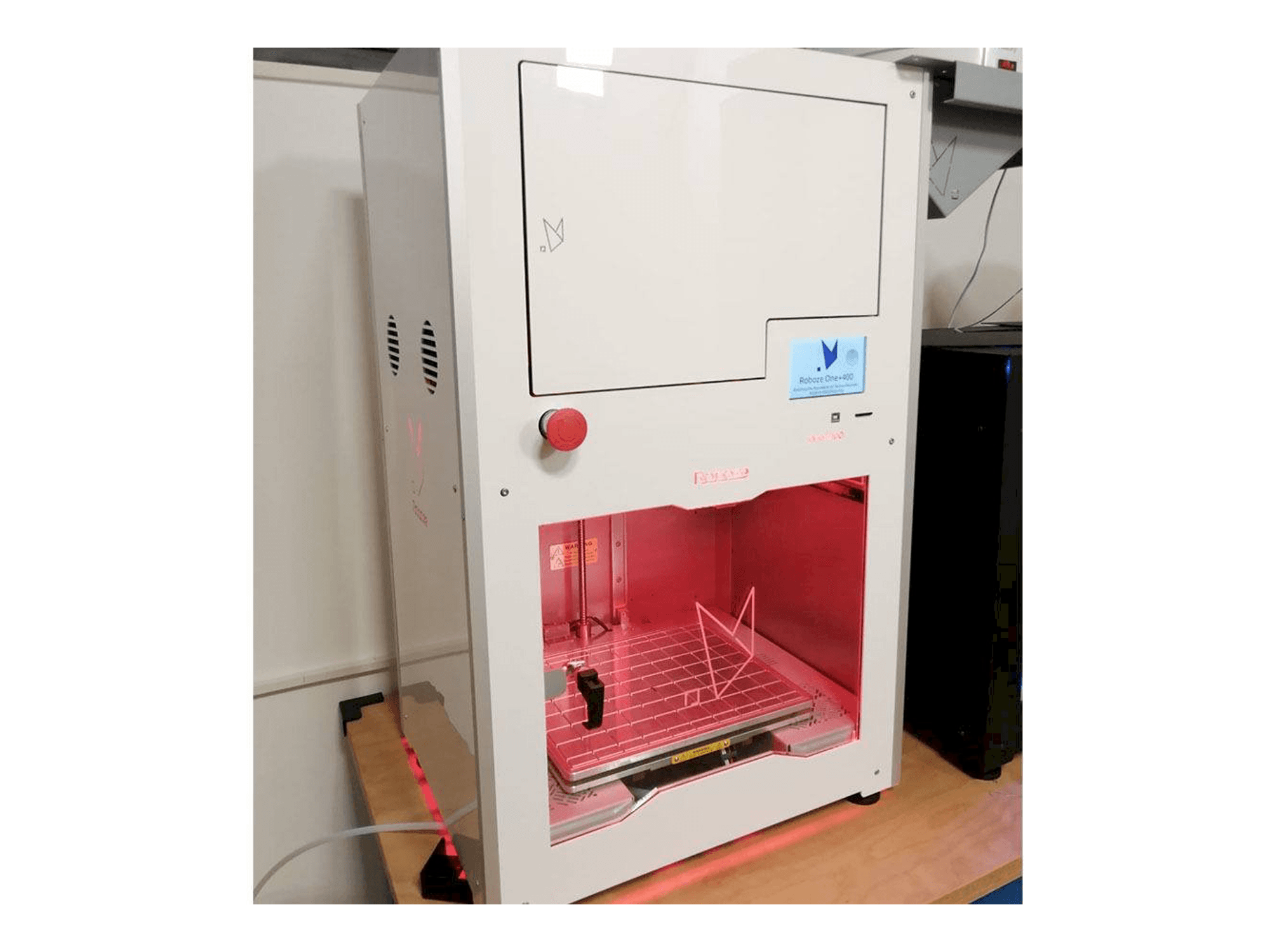 Roboze One Plus 400-maskinen framifrån