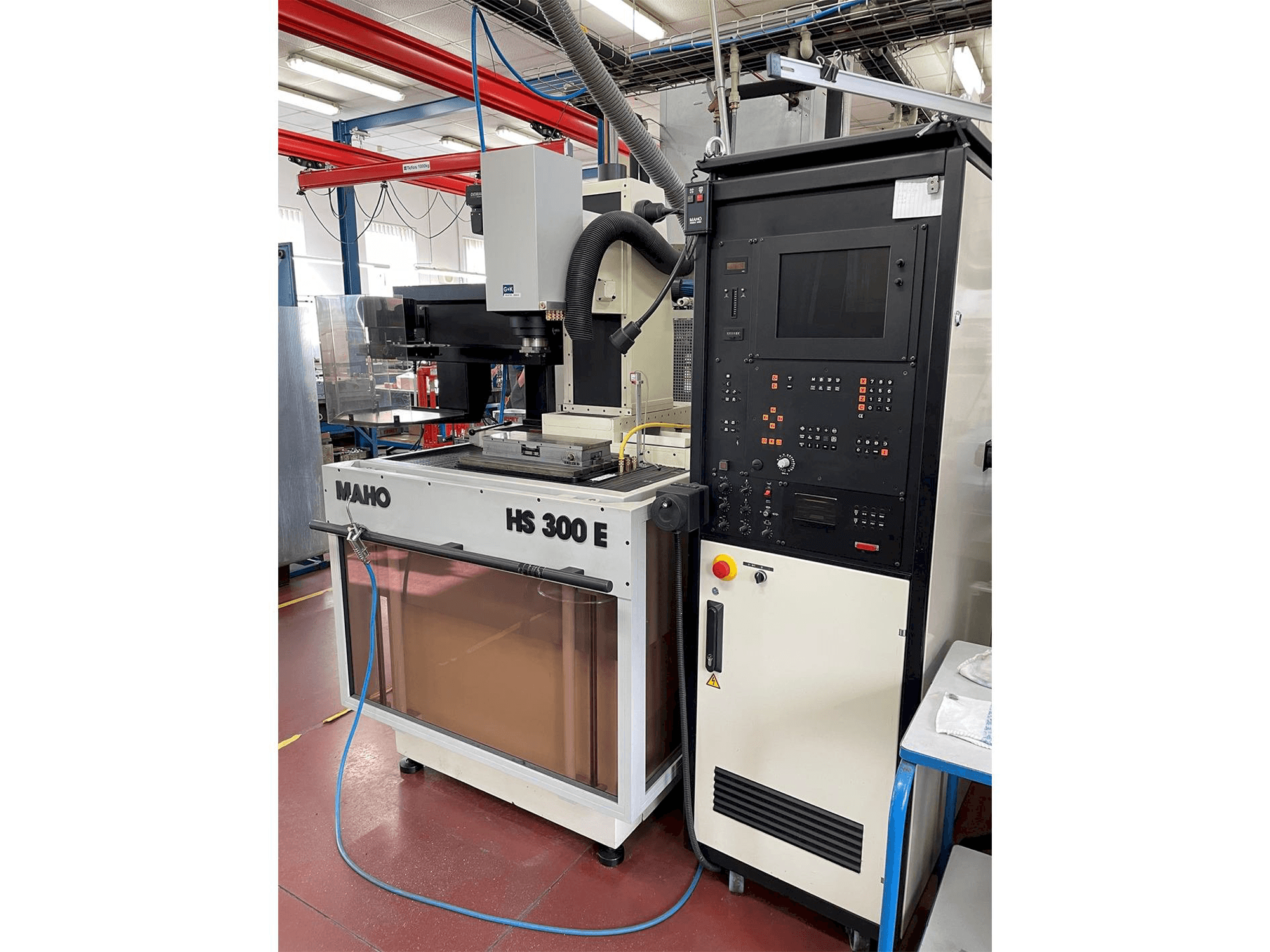 Maho HS 300 E-maskinen framifrån