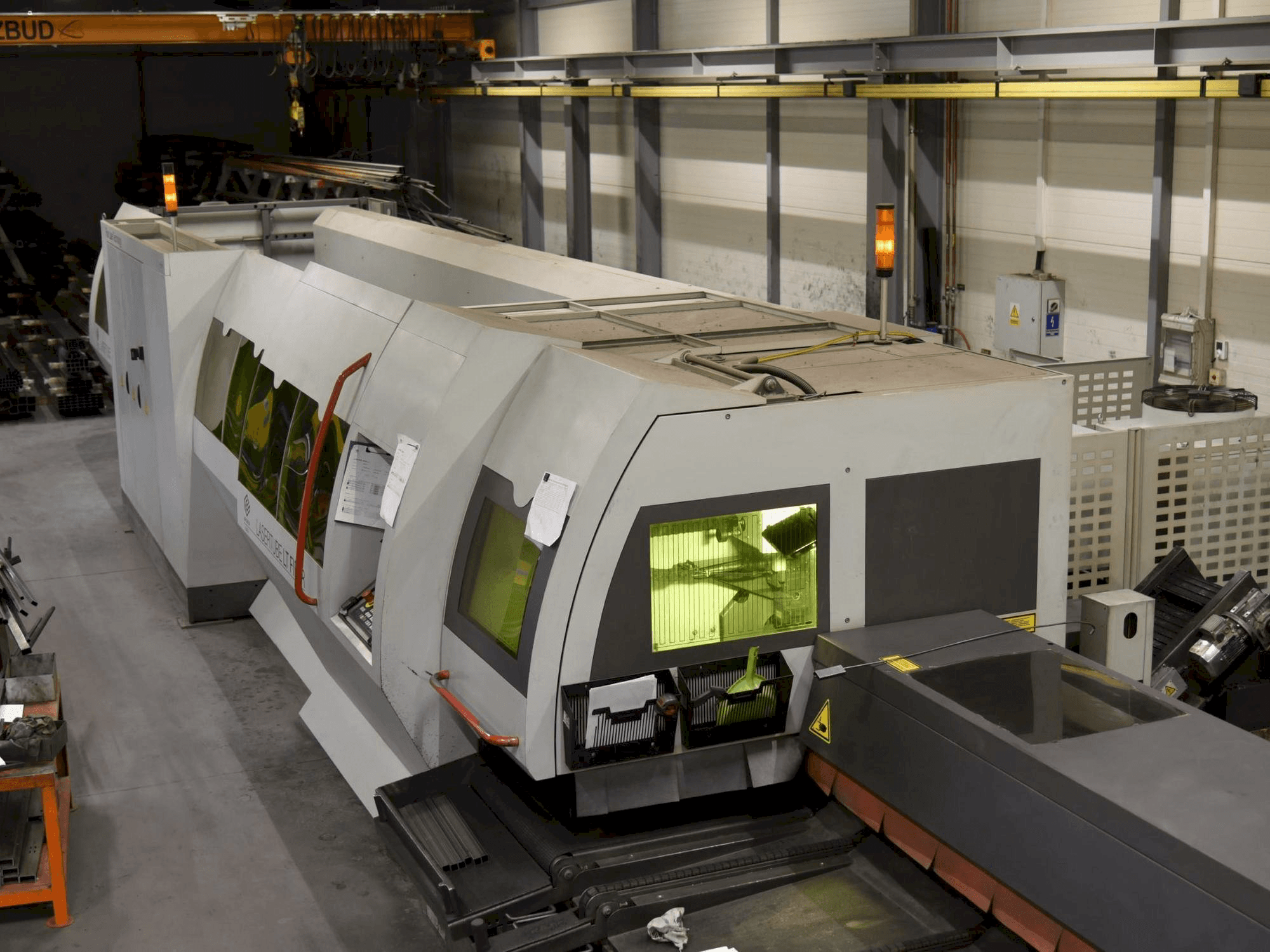 BLM ADIGE LaserTube LT Fiber-maskinen framifrån