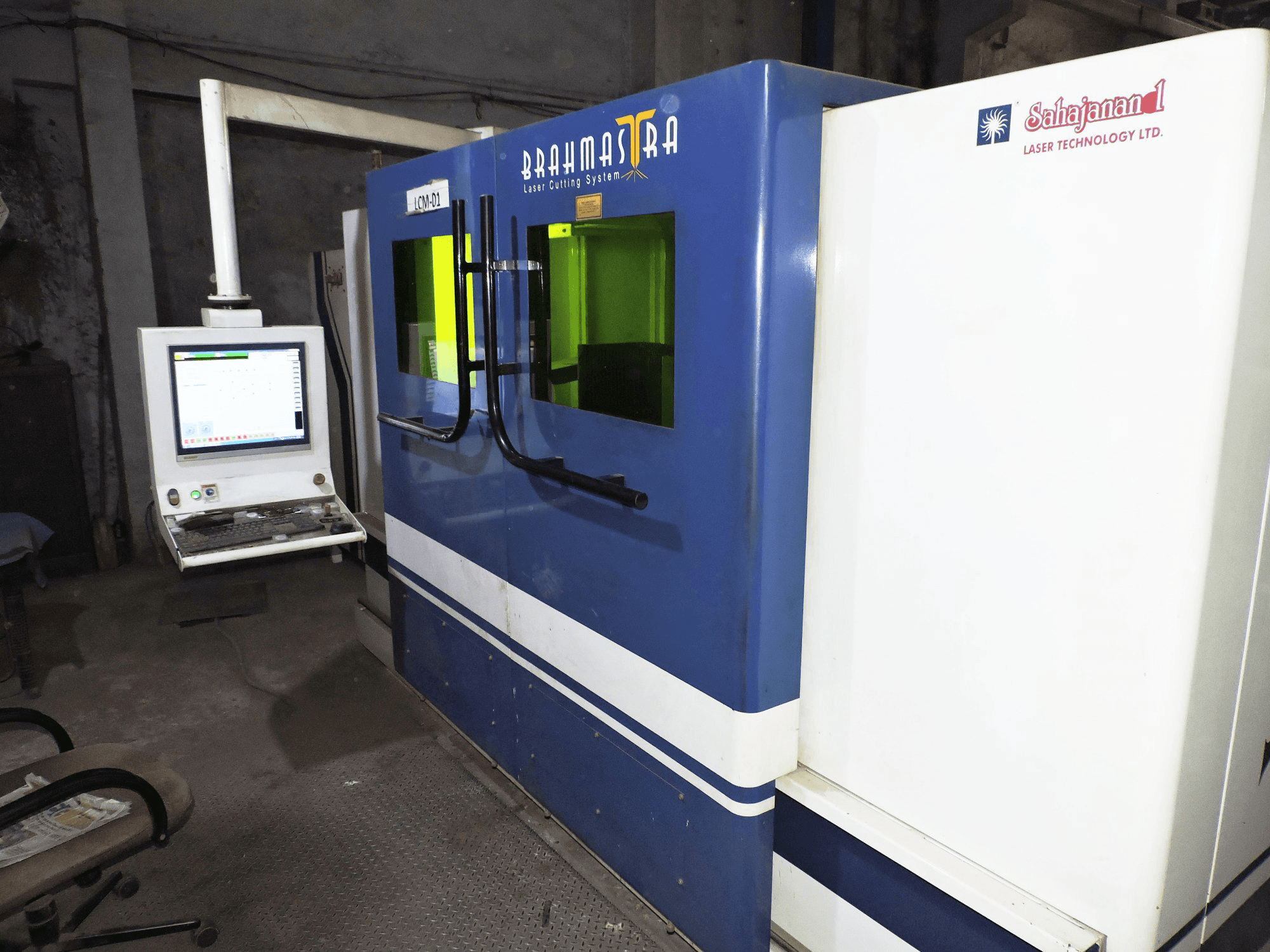 Sahajanand-maskinen sedd från vänsterBrahmastra- Vector 3015 F1.0