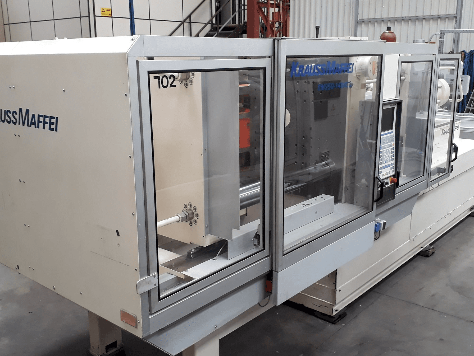 Krauss Maffei 250-1400 C2-maskinen framifrån