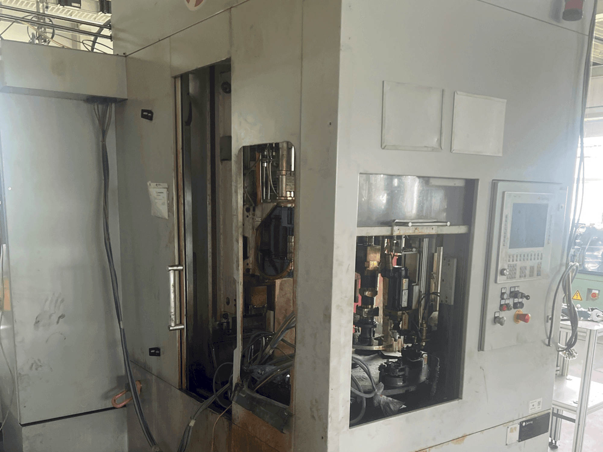 GEHRING L2-630 (2013)-maskinen sedd från höger