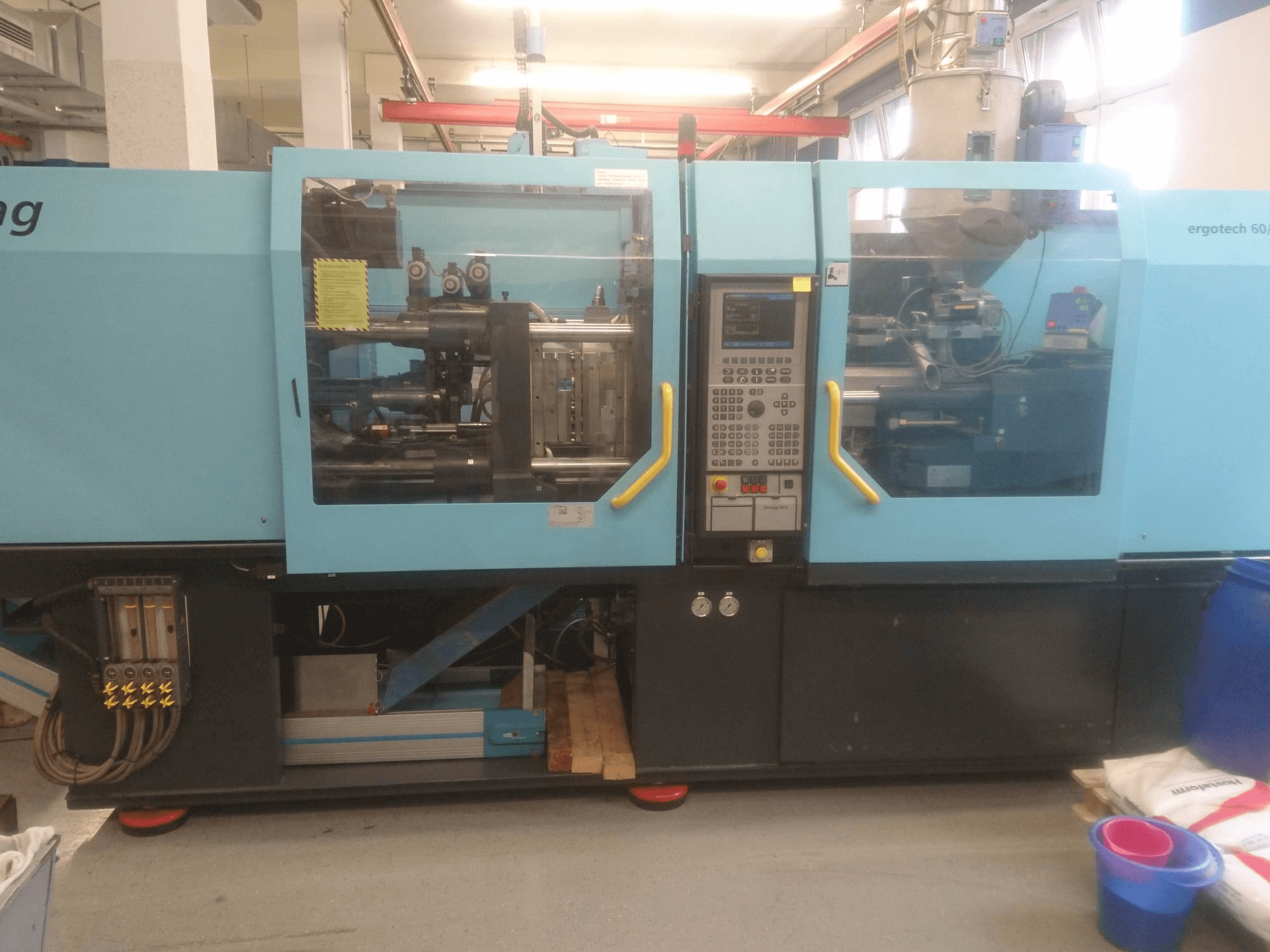 DEMAG Ergotech 60/370-310 EL EXIS E-maskinen framifrån