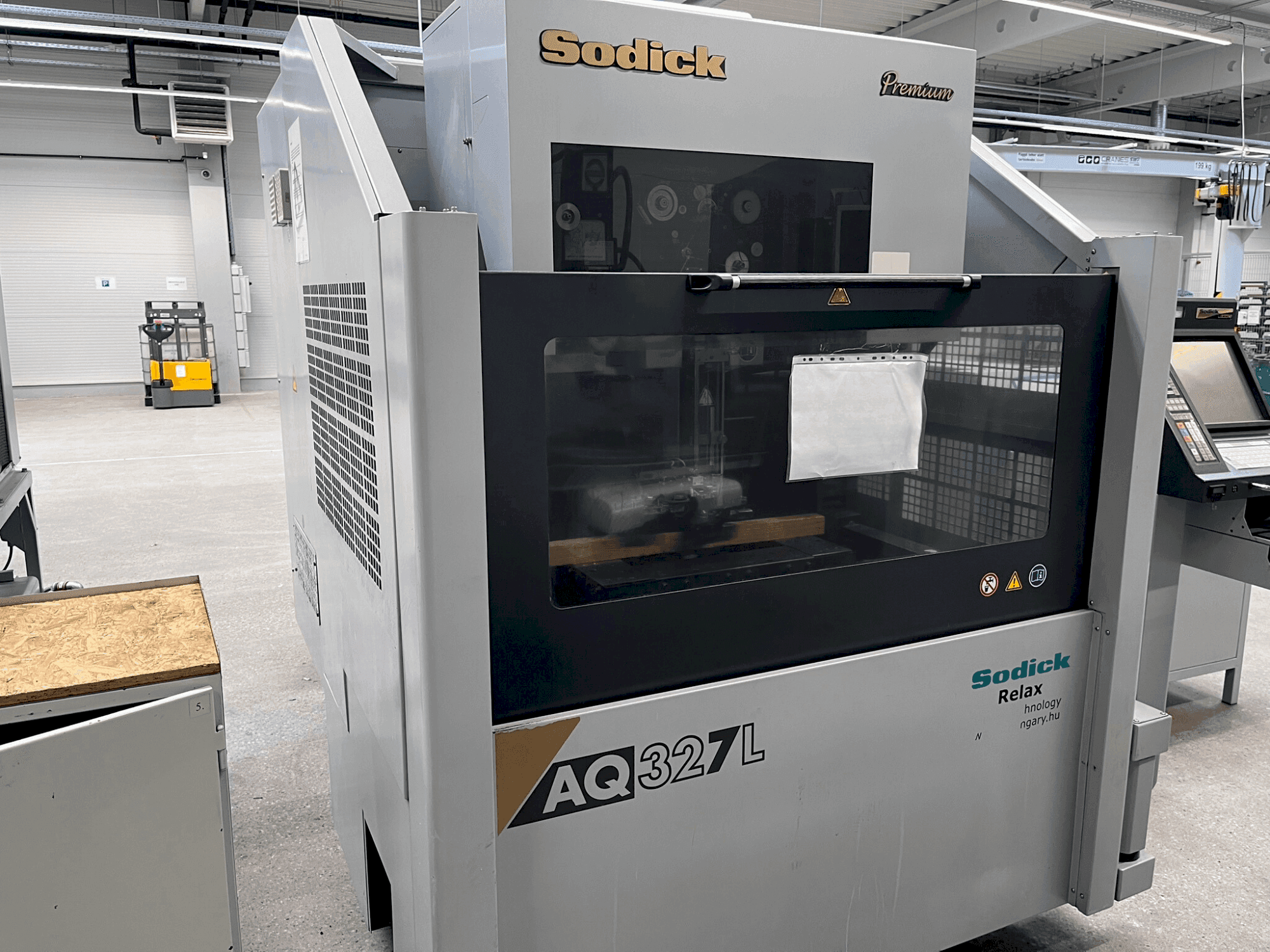 Sodick AQ327L-maskinen framifrån